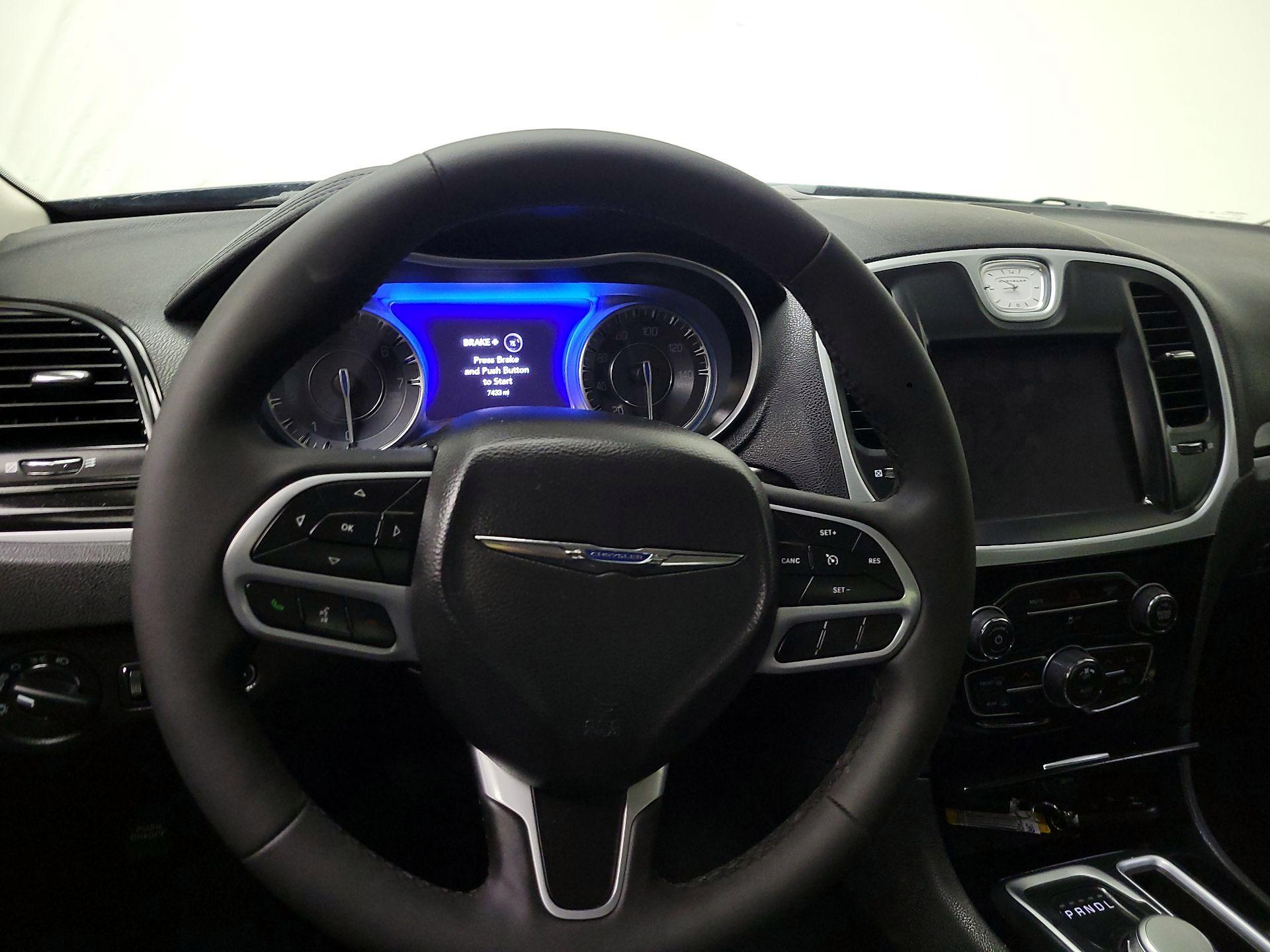 Thumbnail: 2023 Chrysler 300 - 10