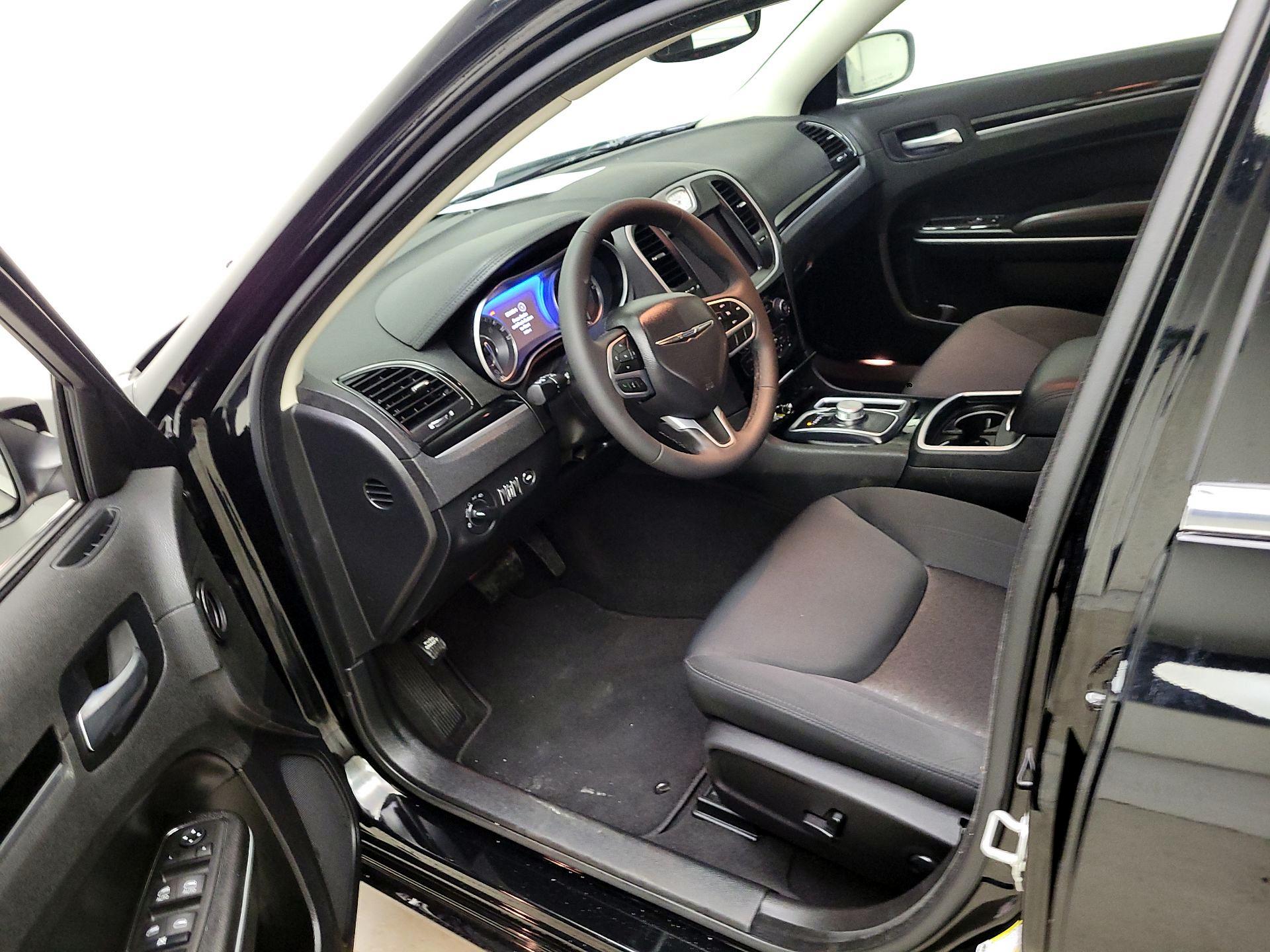 Thumbnail: 2023 Chrysler 300 - 11