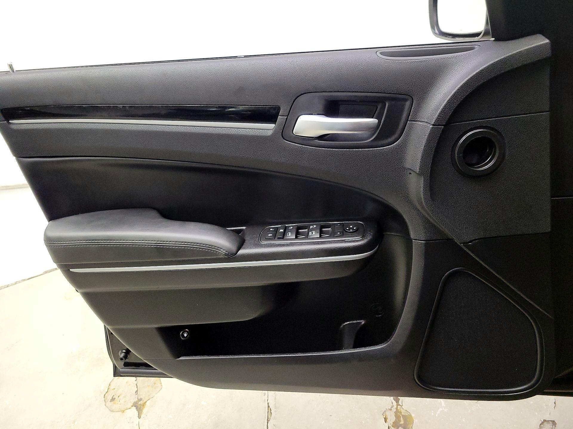 Thumbnail: 2023 Chrysler 300 - 12