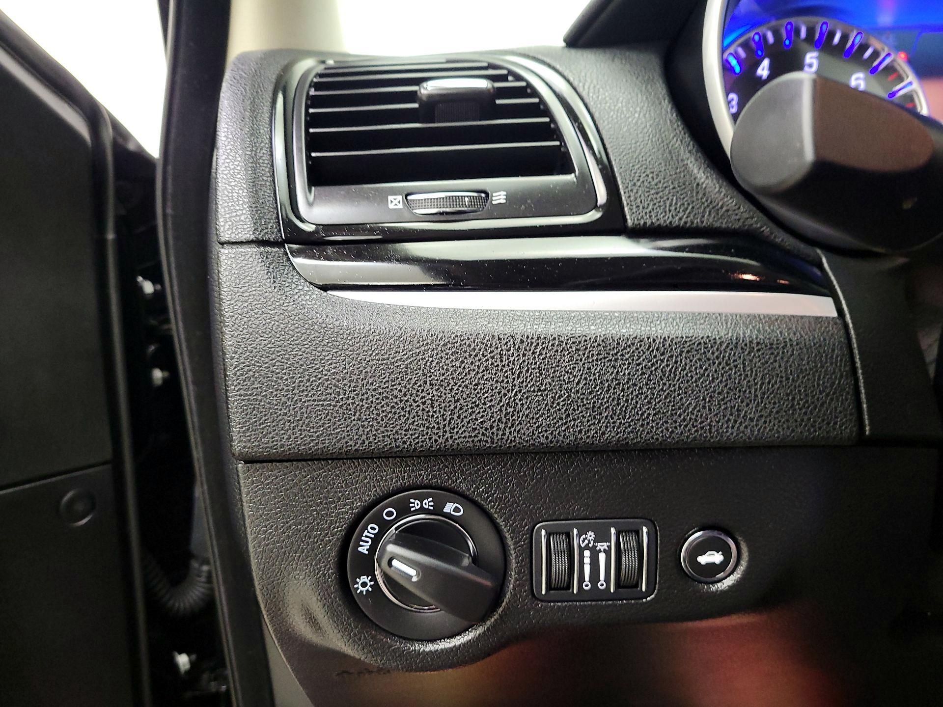 Thumbnail: 2023 Chrysler 300 - 13