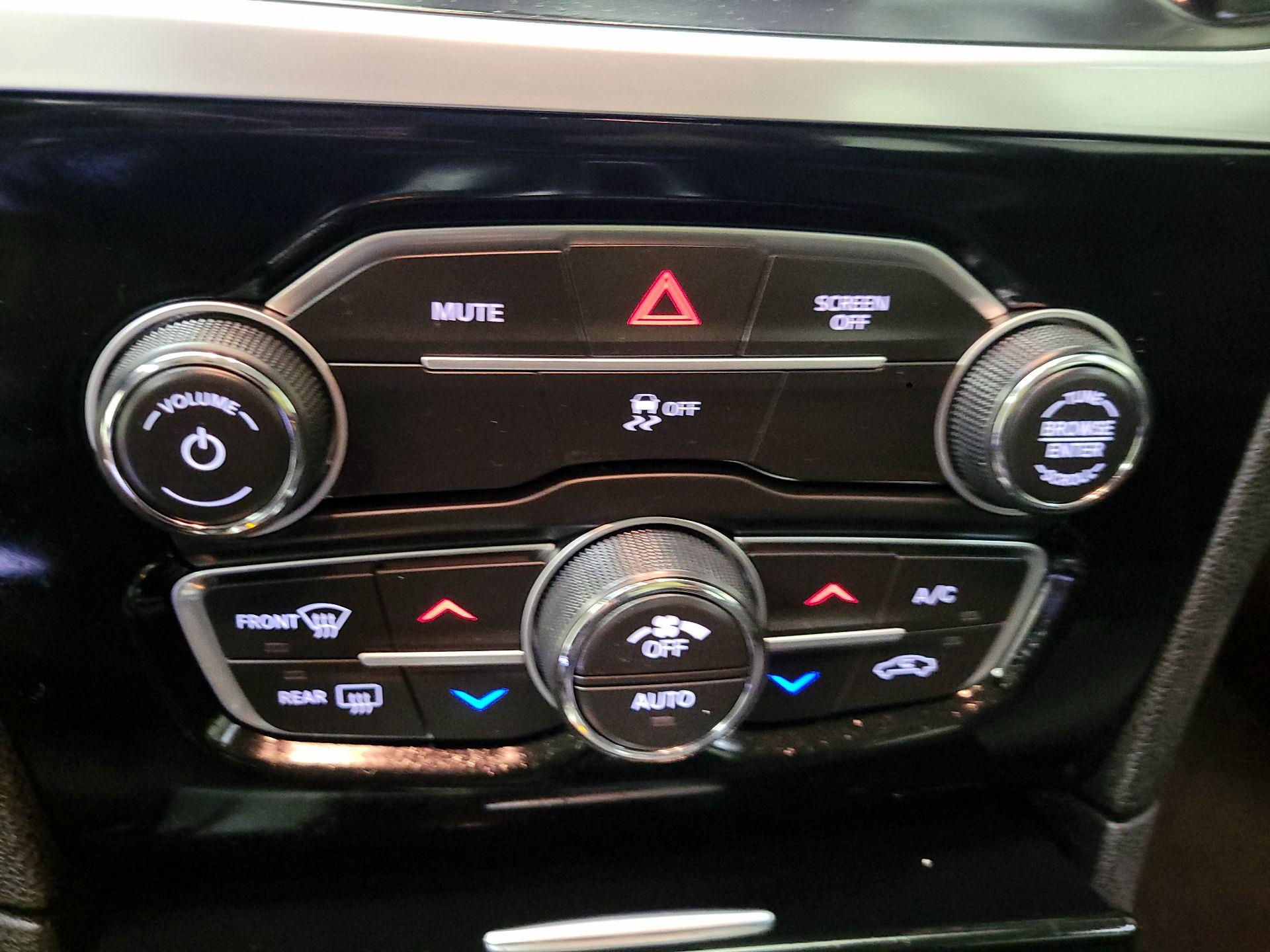 Thumbnail: 2023 Chrysler 300 - 16