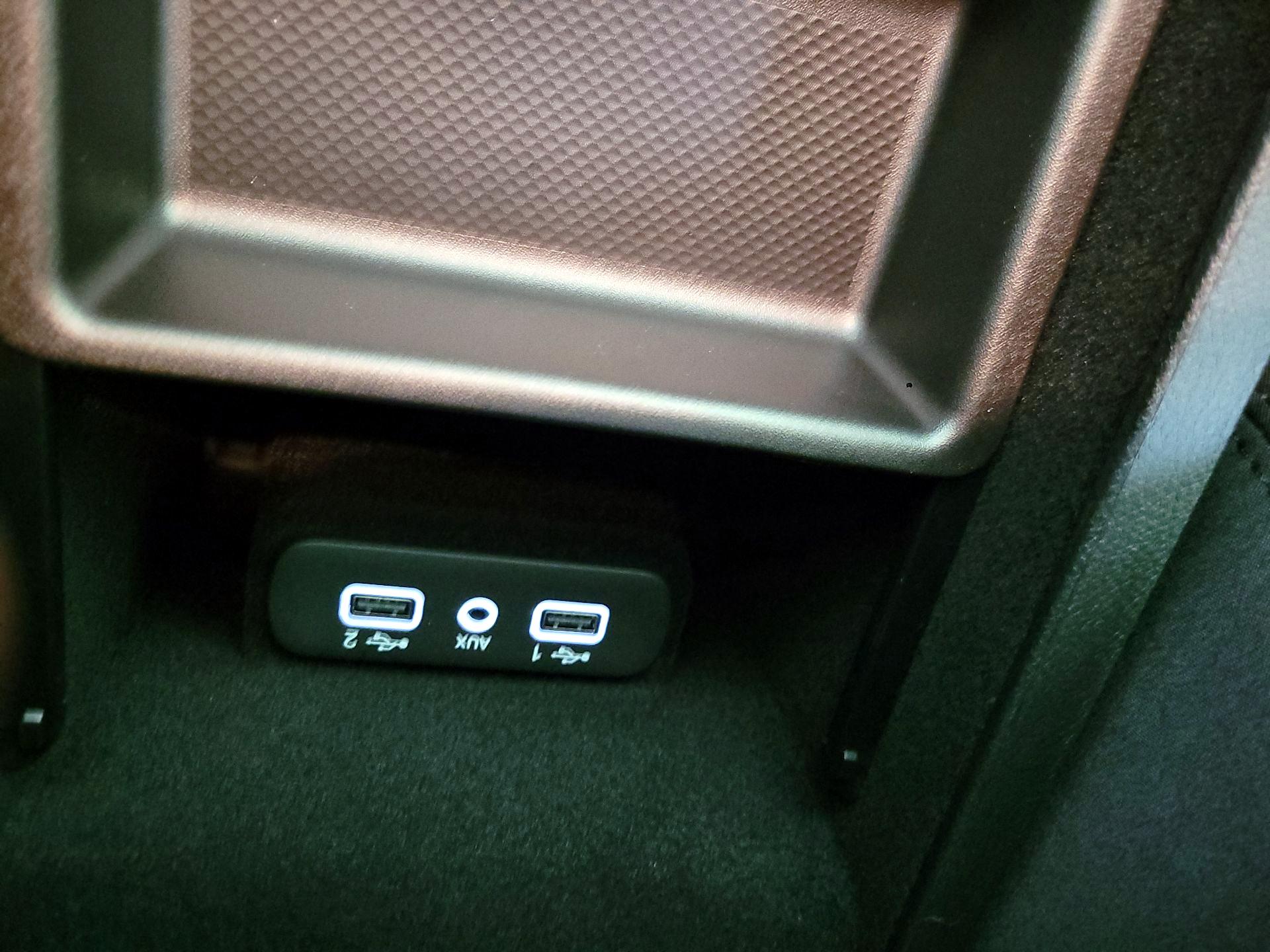 Thumbnail: 2023 Chrysler 300 - 18