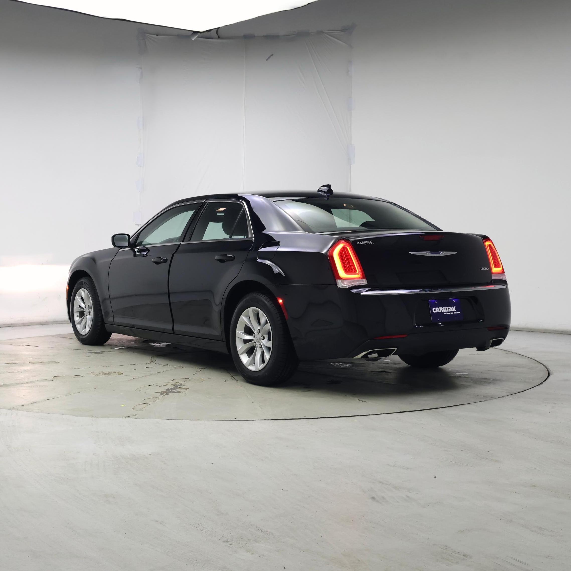 Thumbnail: 2023 Chrysler 300 - 2