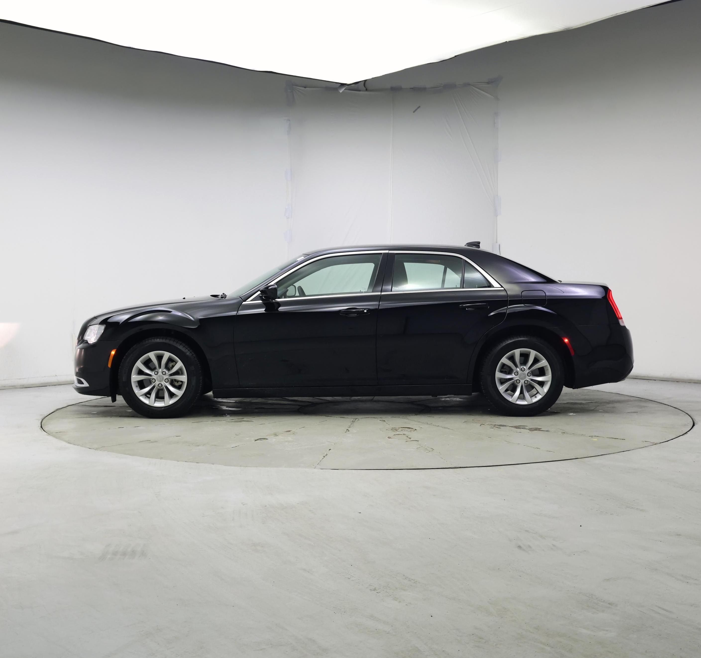 Thumbnail: 2023 Chrysler 300 - 3