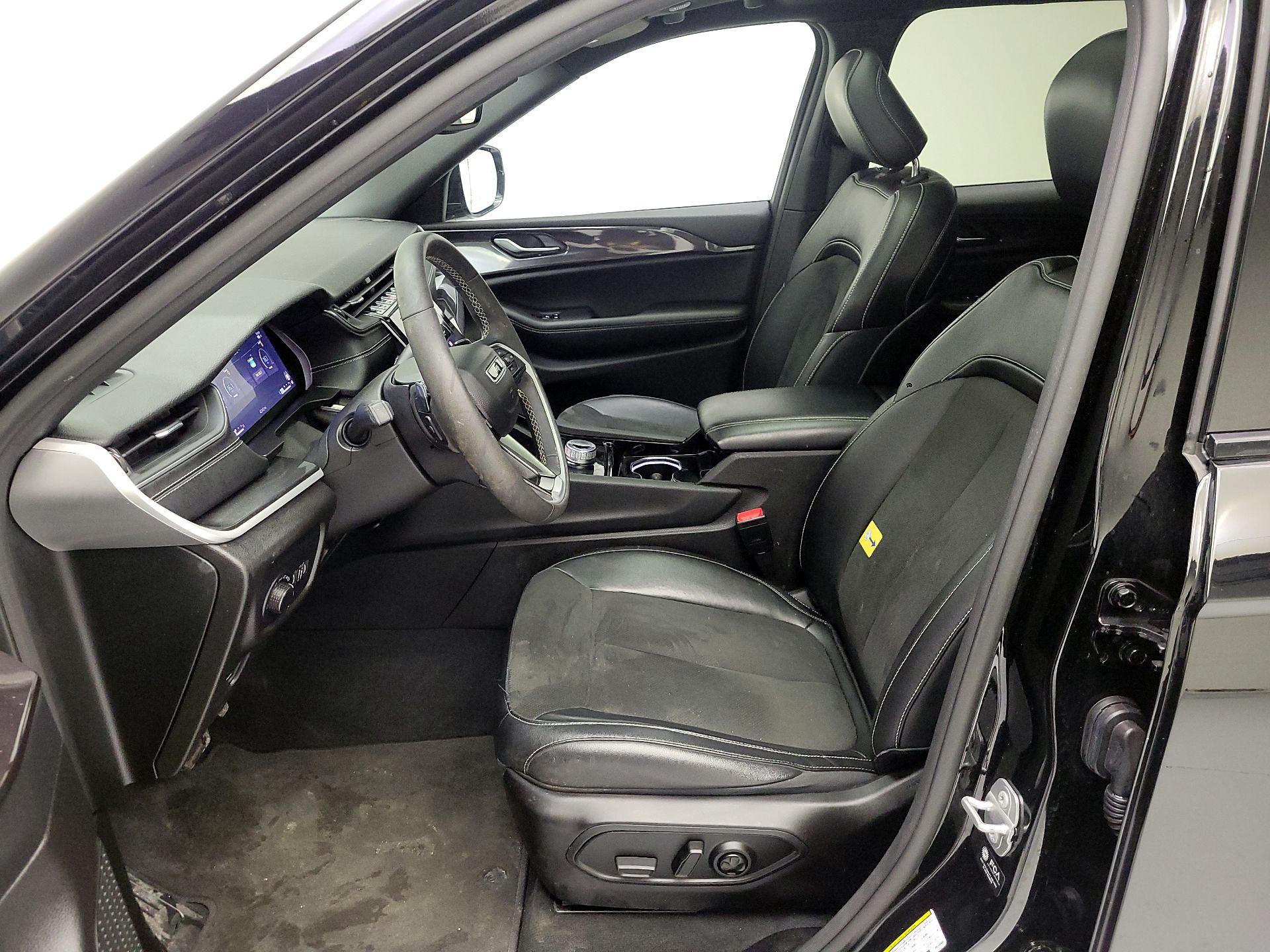 Thumbnail: 2023 Jeep Grand Cherokee - 11