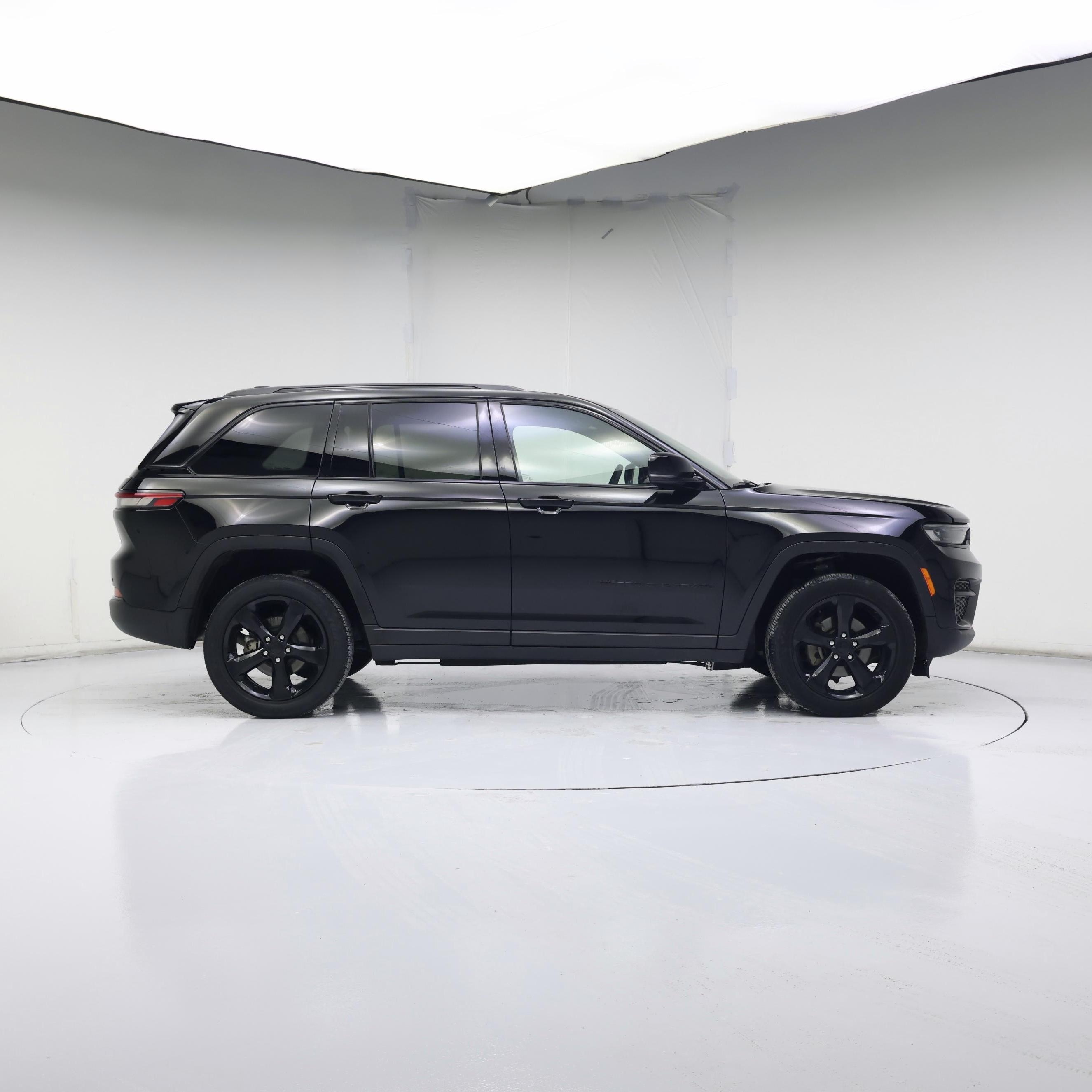 Thumbnail: 2023 Jeep Grand Cherokee - 7