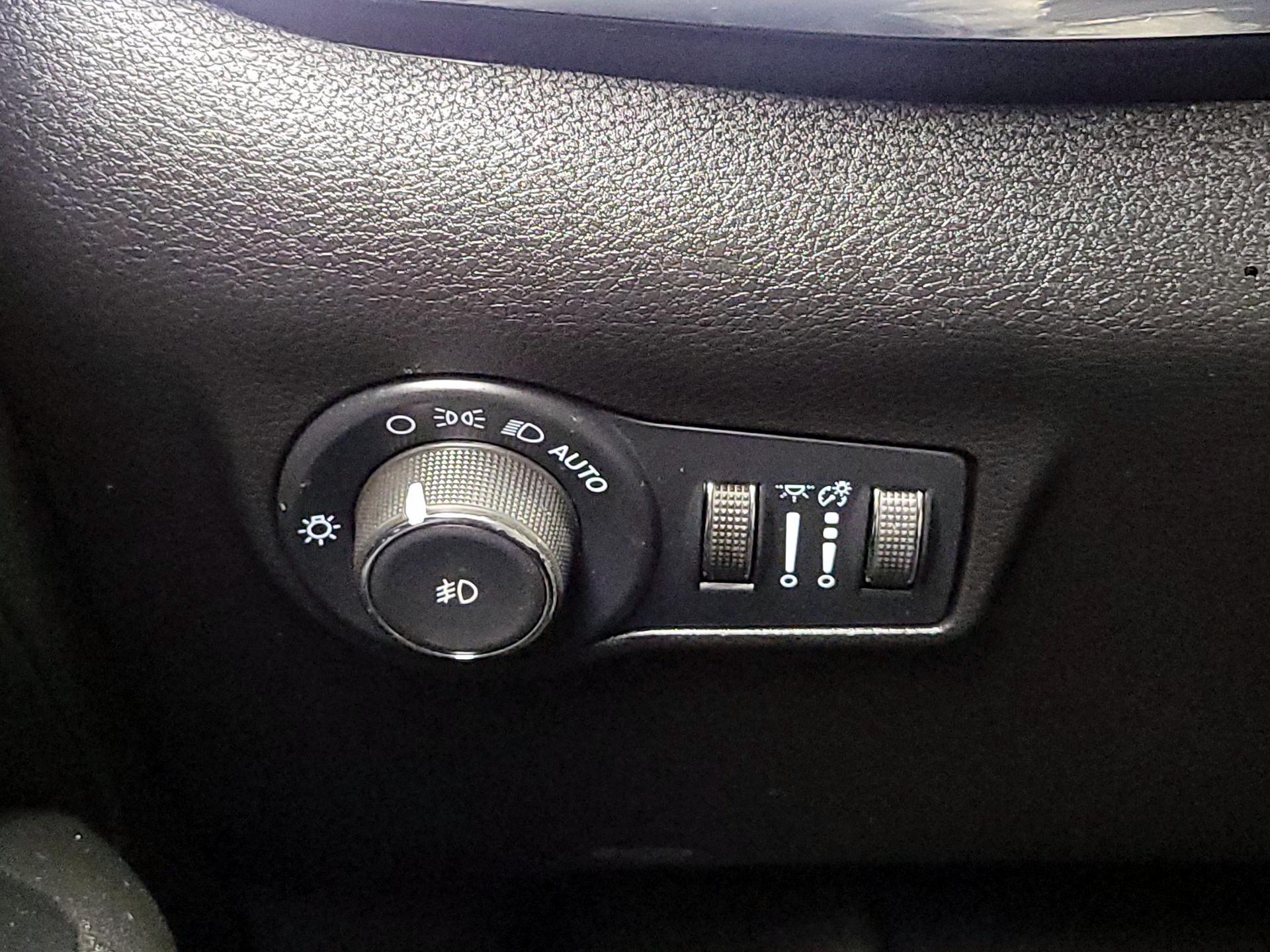 Thumbnail: 2022 Jeep Compass - 13