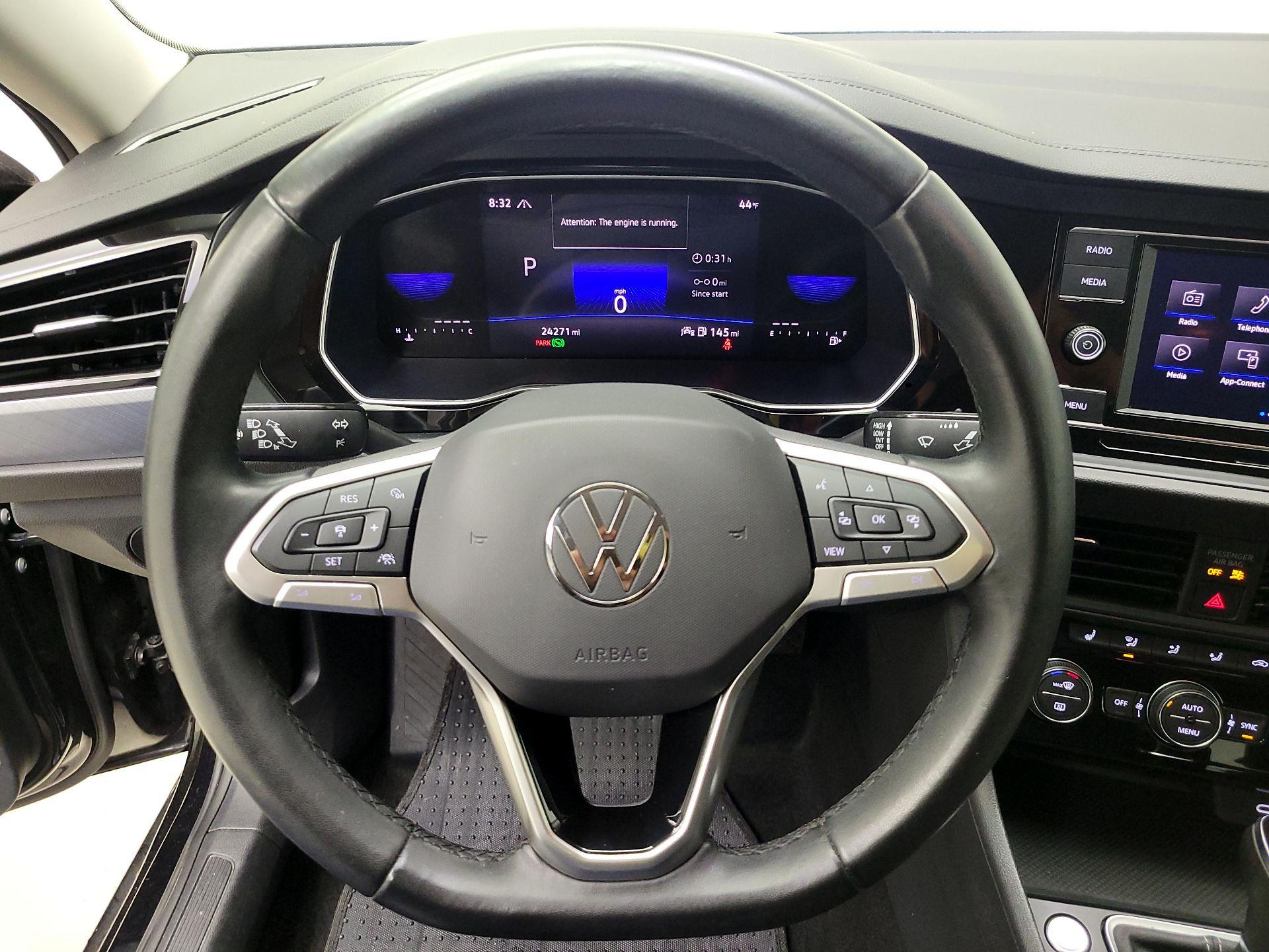 Thumbnail: 2024 Volkswagen Jetta - 10