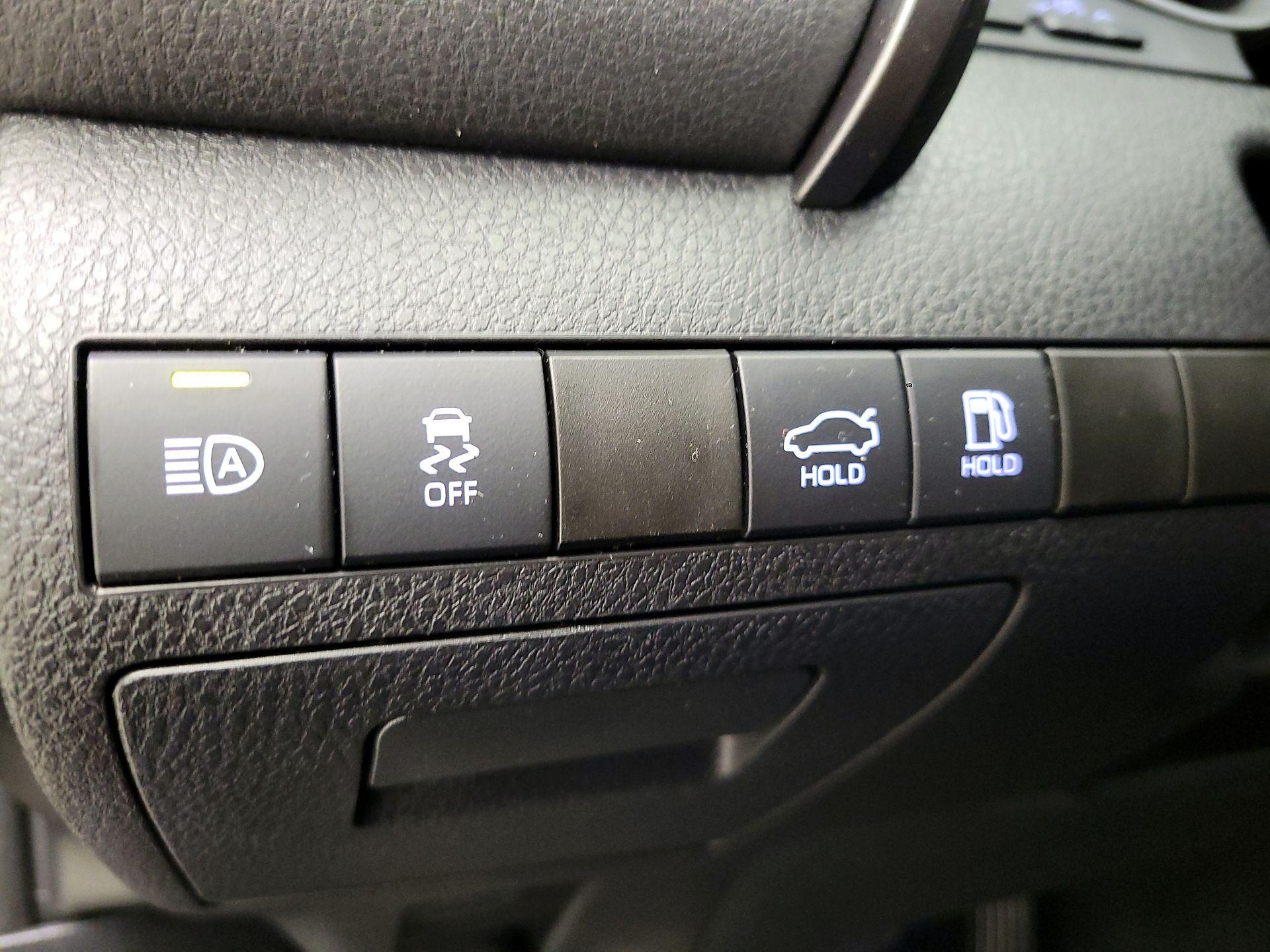 Thumbnail: 2022 Toyota Camry - 13