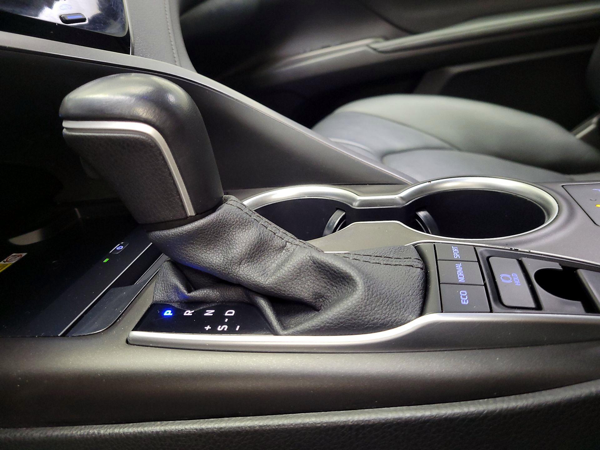 Thumbnail: 2022 Toyota Camry - 17