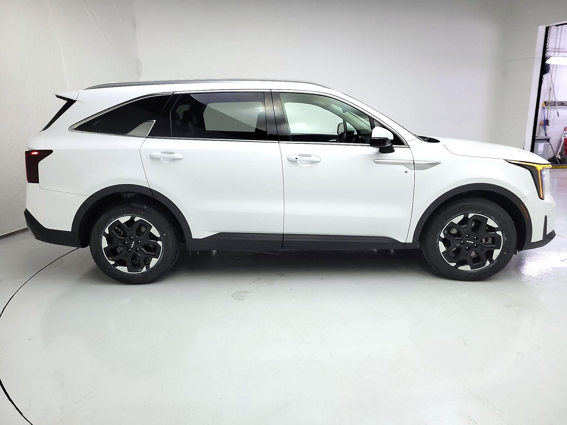 Thumbnail: 2024 Kia Sorento - 4