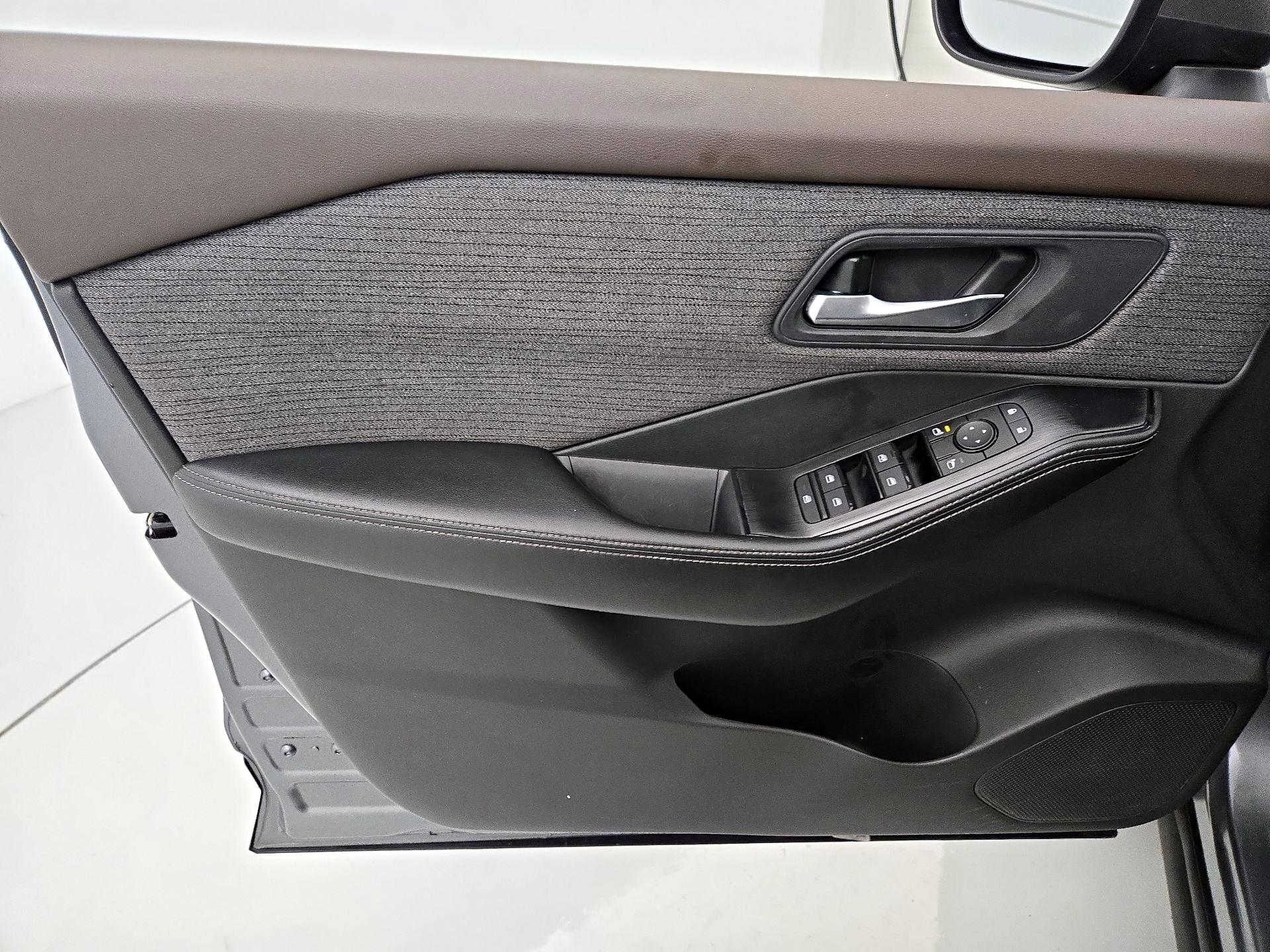 Thumbnail: 2023 Nissan Rogue - 12