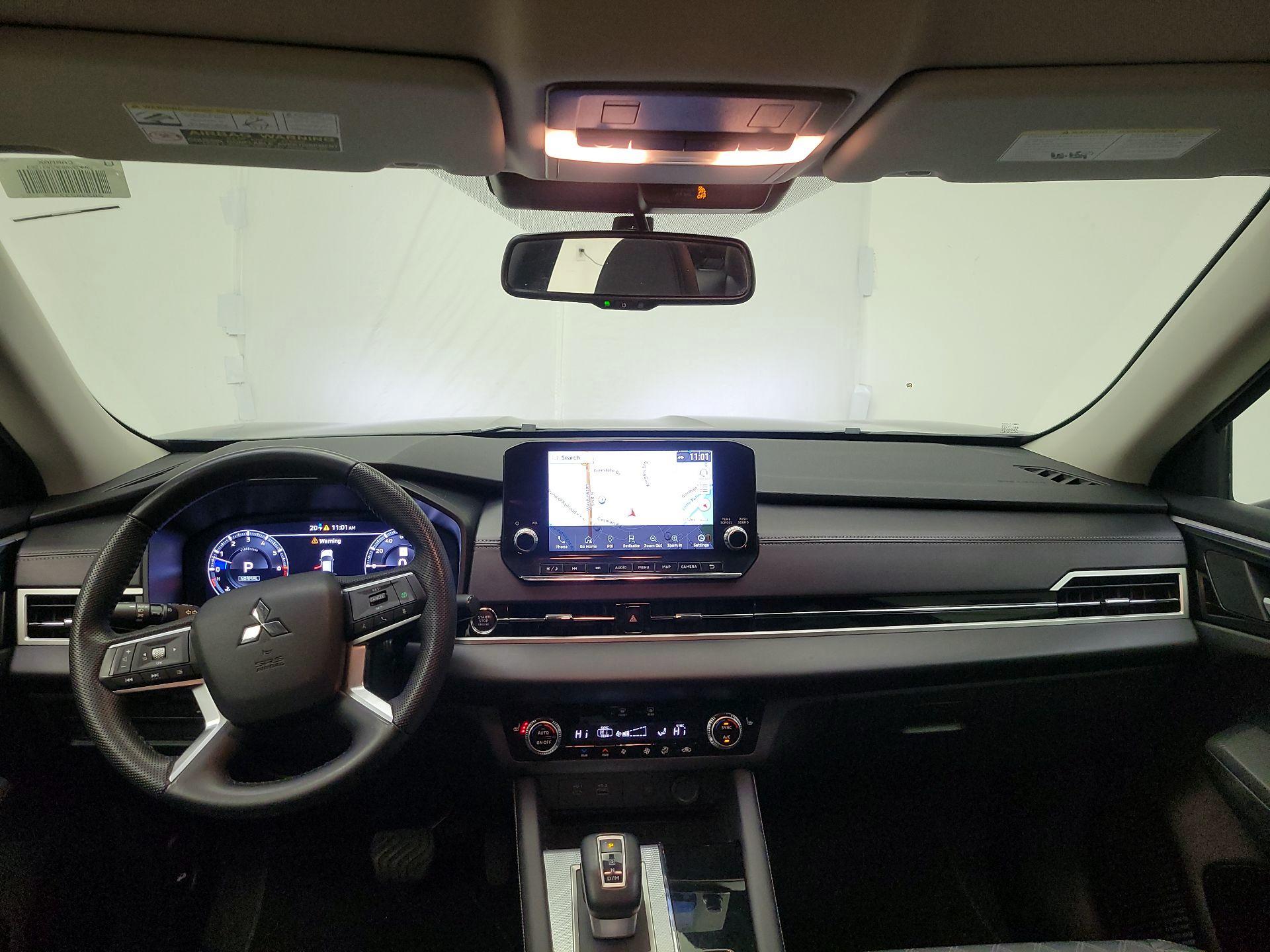 Thumbnail: 2023 Mitsubishi Outlander - 9