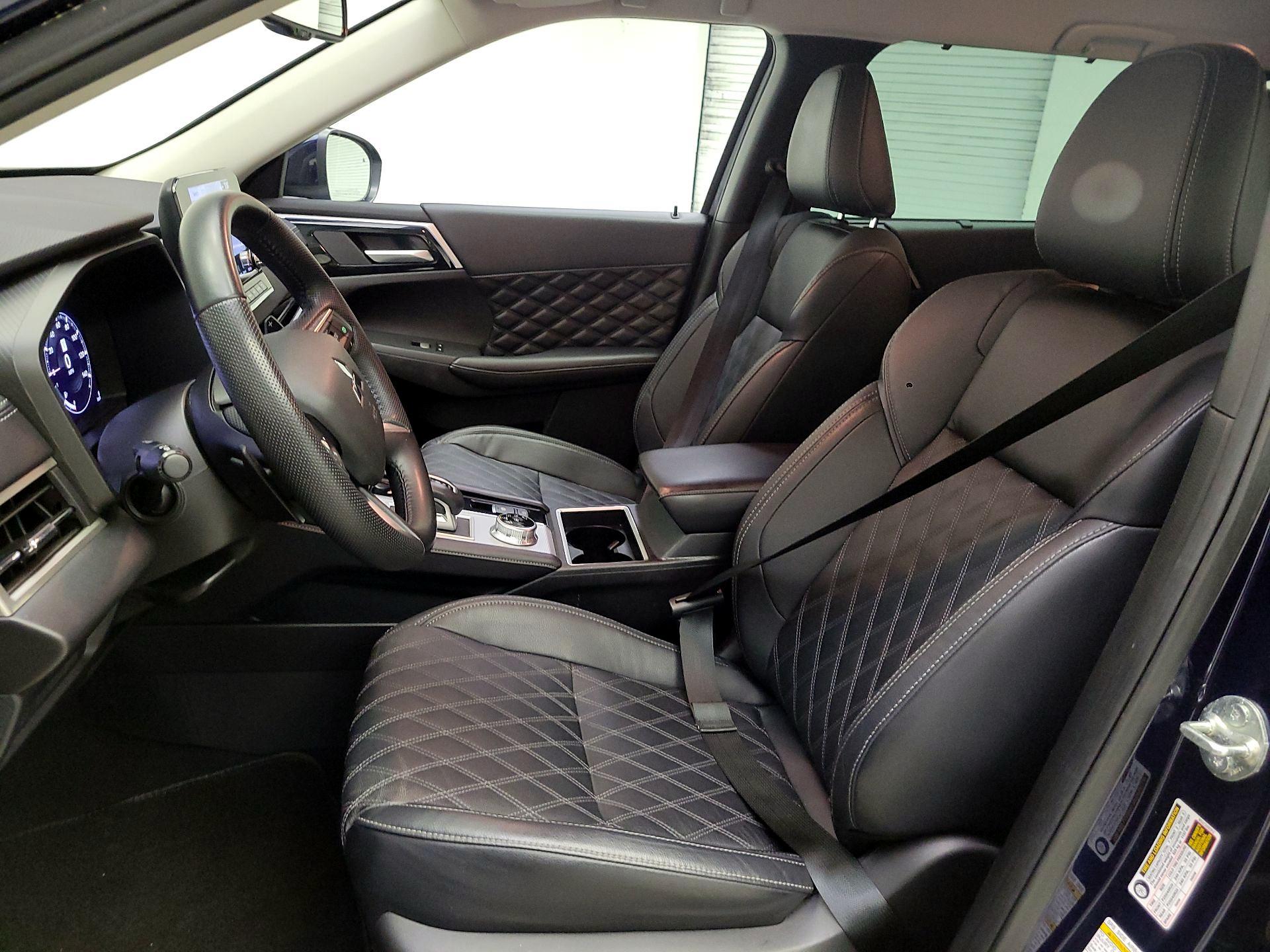 Thumbnail: 2023 Mitsubishi Outlander - 11