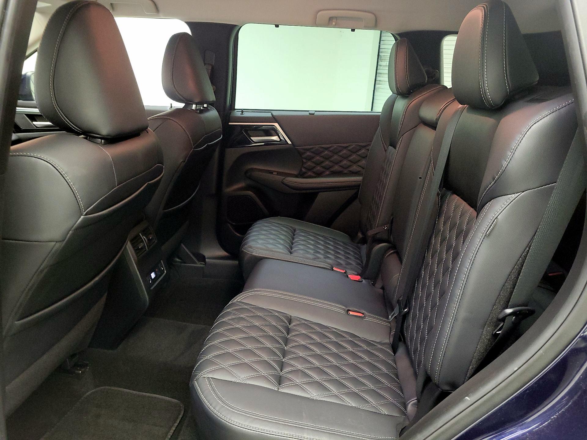 Thumbnail: 2023 Mitsubishi Outlander - 20