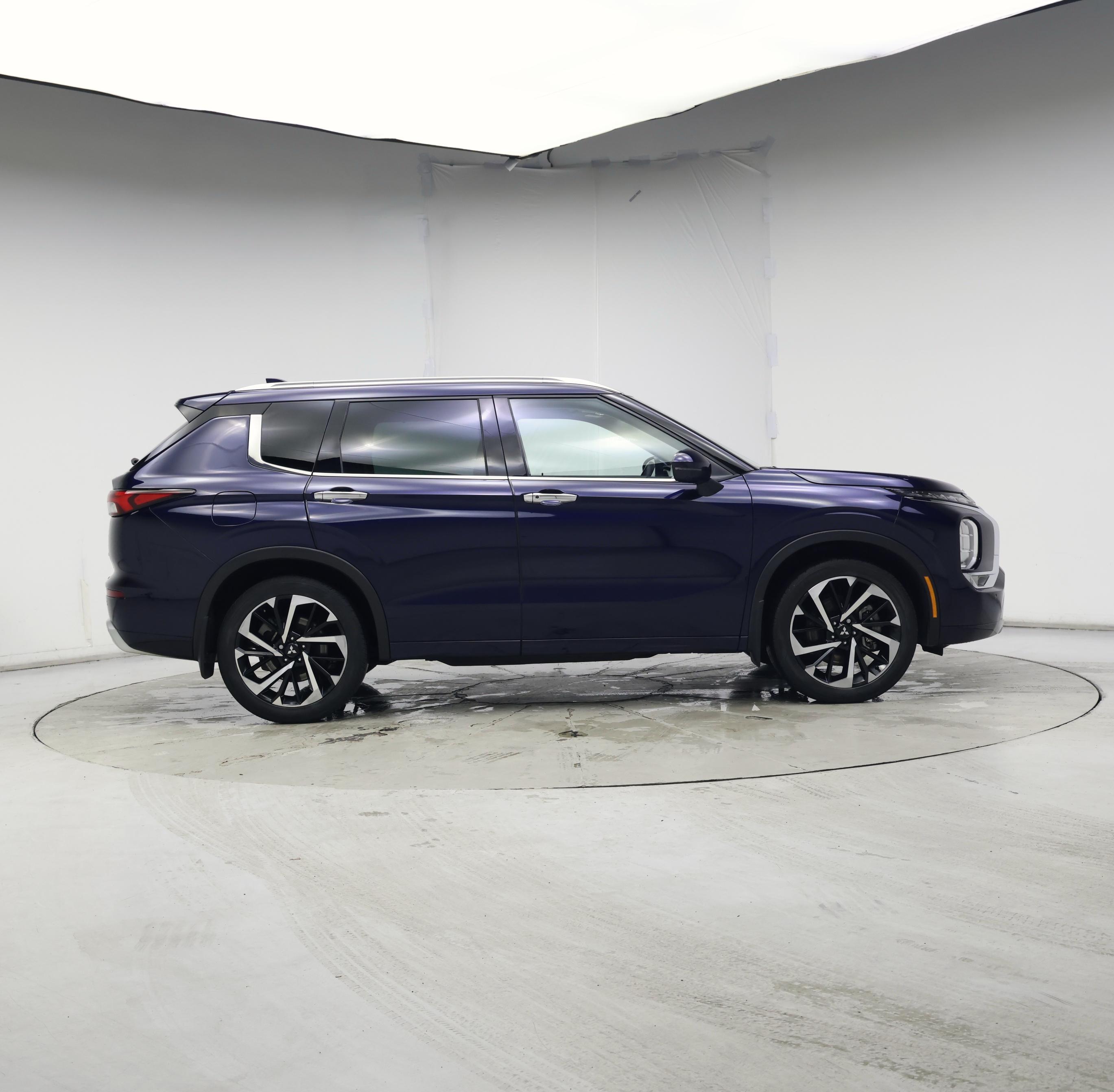 Thumbnail: 2023 Mitsubishi Outlander - 7