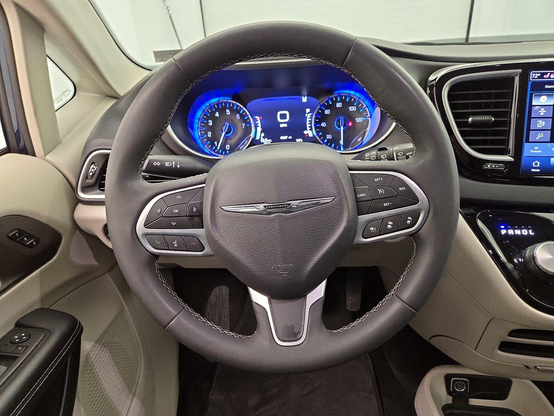 Thumbnail: 2023 Chrysler Pacifica - 10