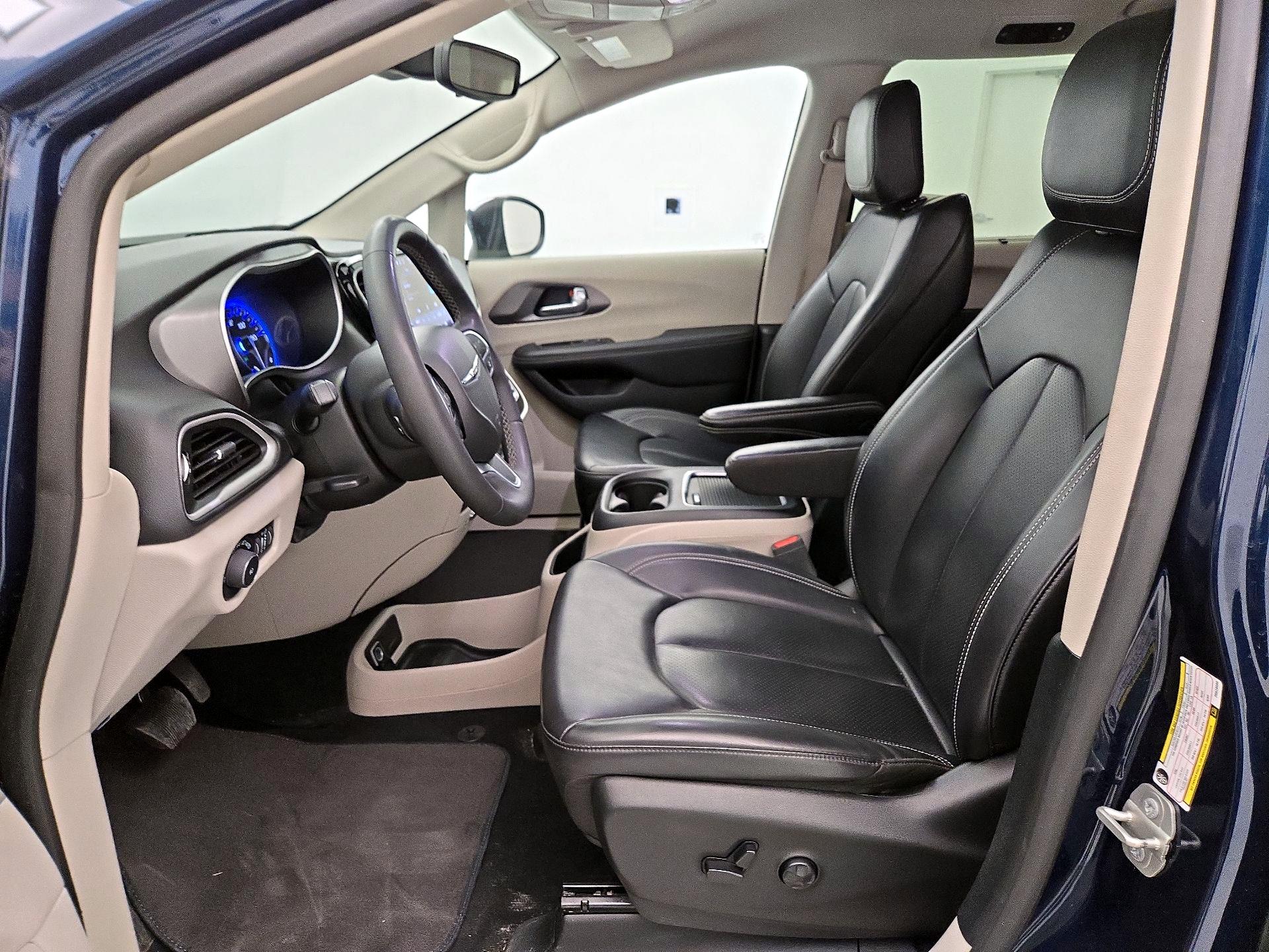 Thumbnail: 2023 Chrysler Pacifica - 11