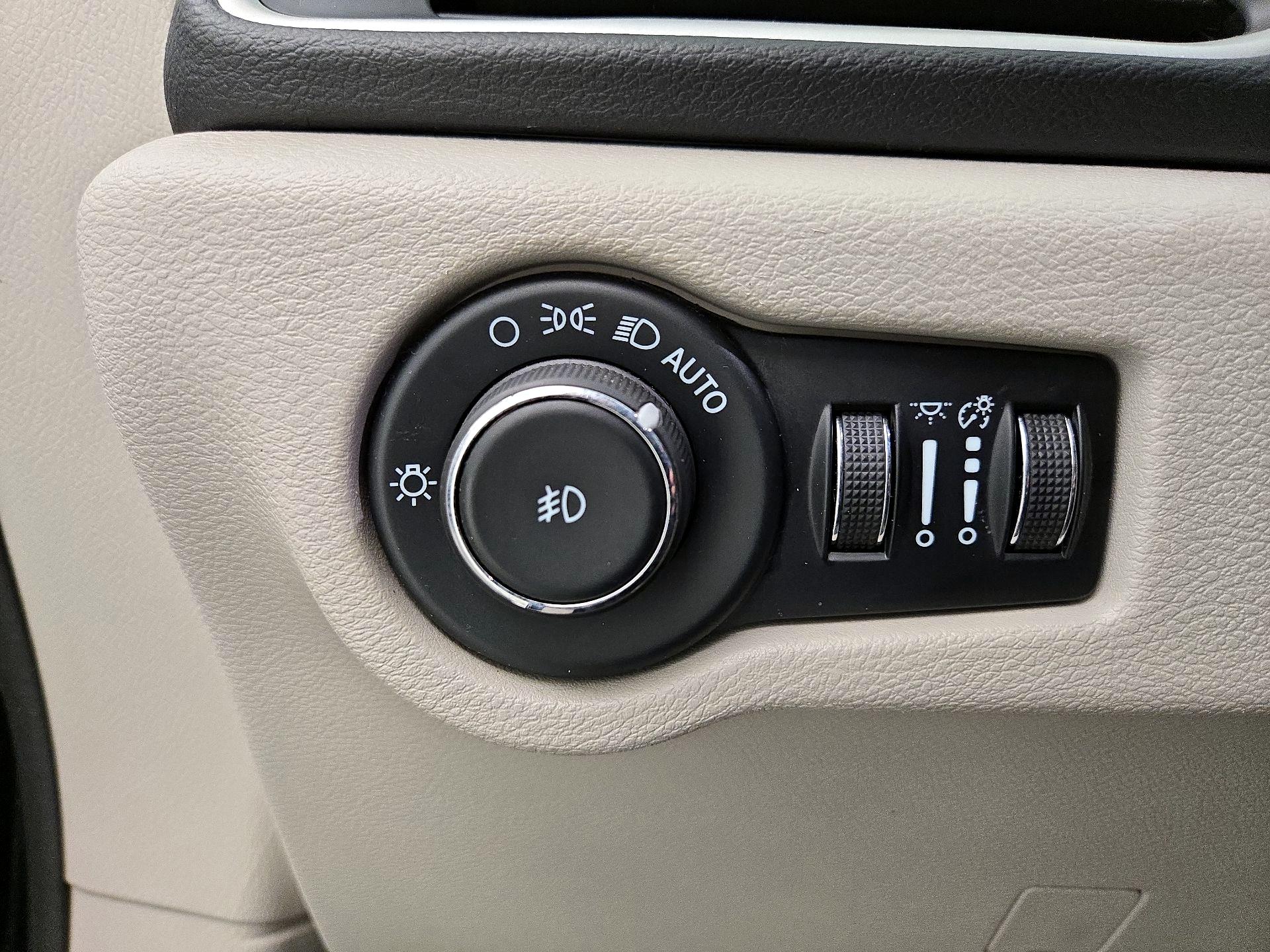 Thumbnail: 2023 Chrysler Pacifica - 13