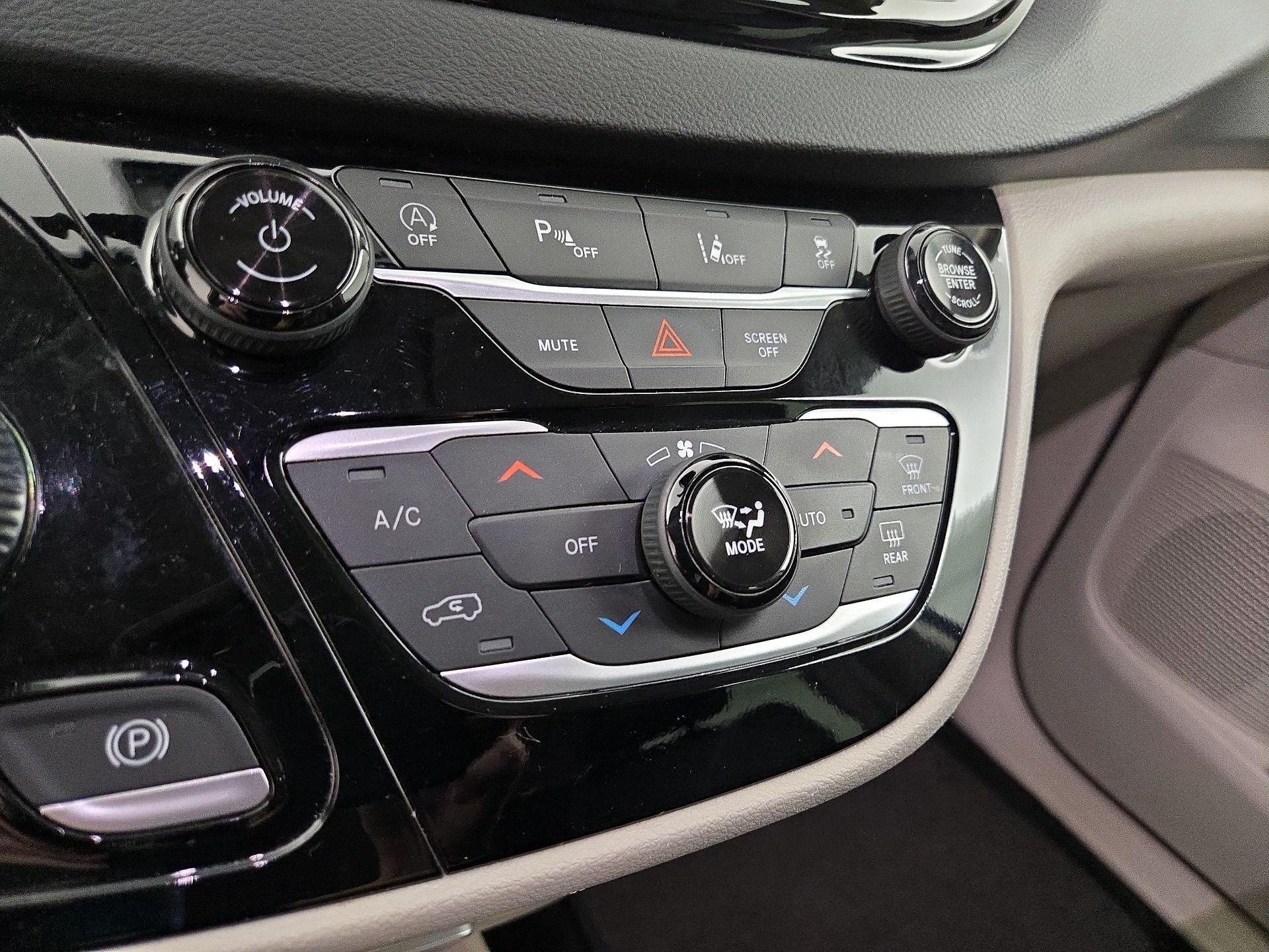 Thumbnail: 2023 Chrysler Pacifica - 16