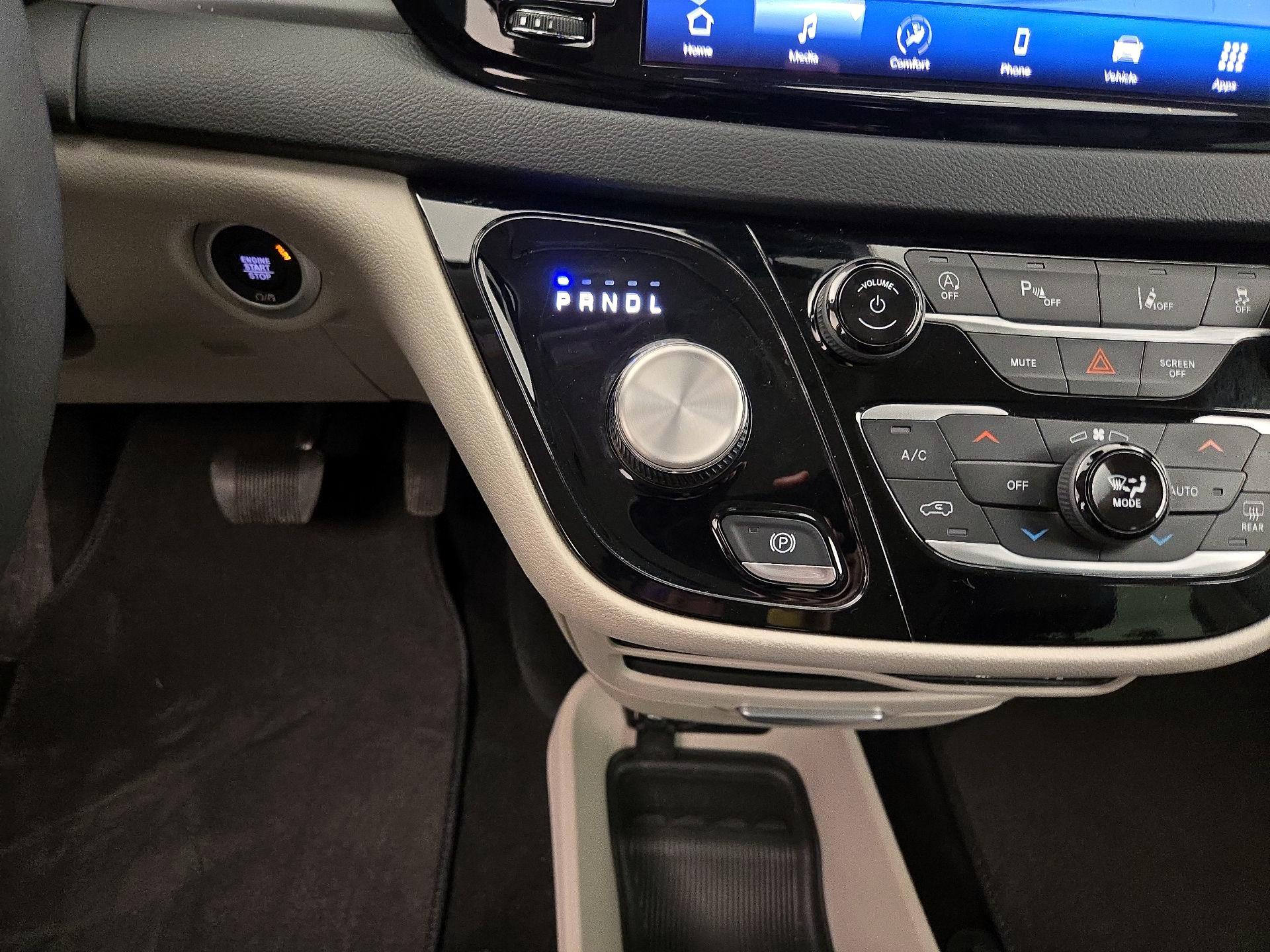 Thumbnail: 2023 Chrysler Pacifica - 17