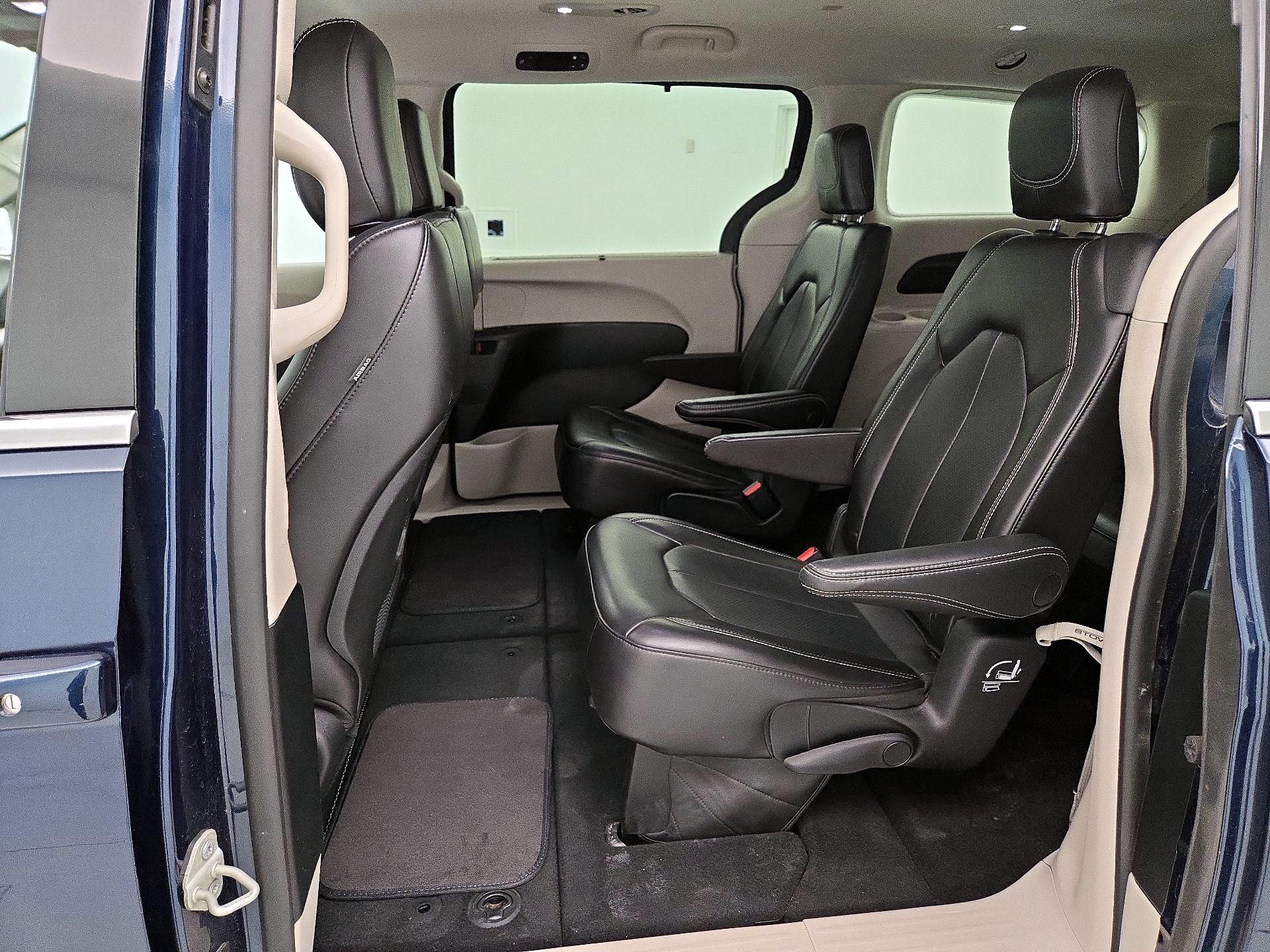 Thumbnail: 2023 Chrysler Pacifica - 19