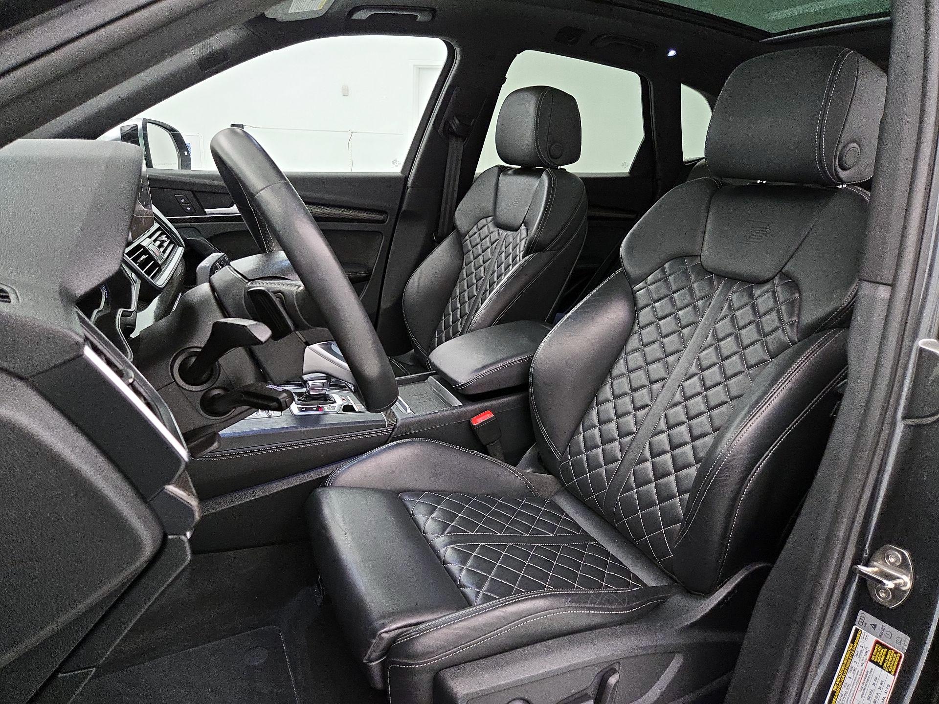 Thumbnail: 2020 Audi SQ5 - 11