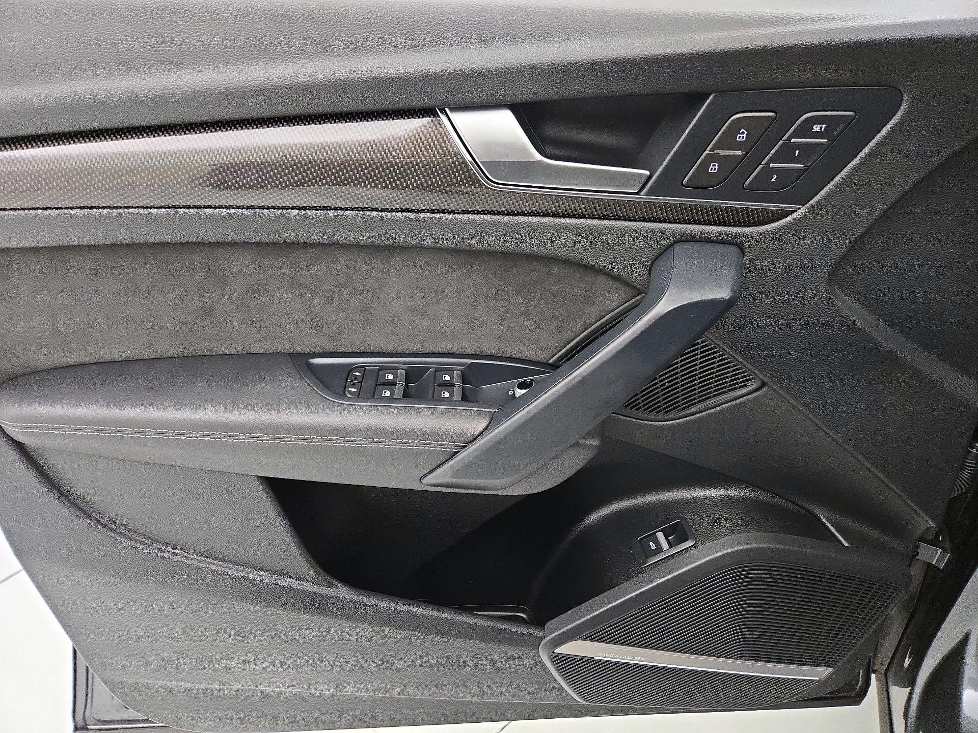 Thumbnail: 2020 Audi SQ5 - 12