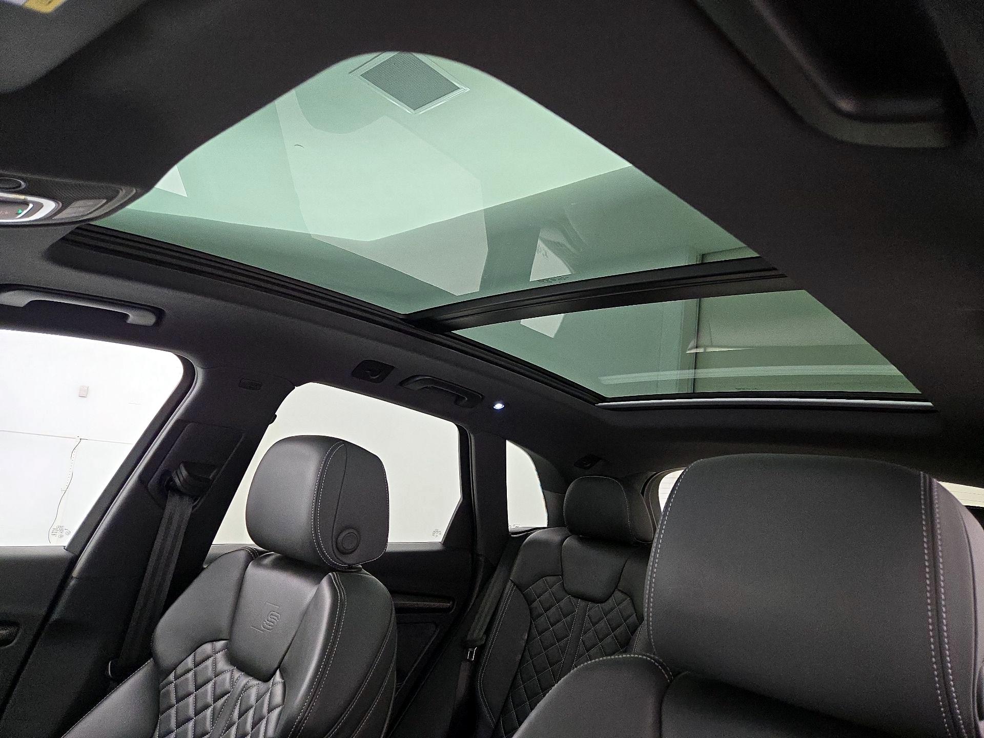 Thumbnail: 2020 Audi SQ5 - 20