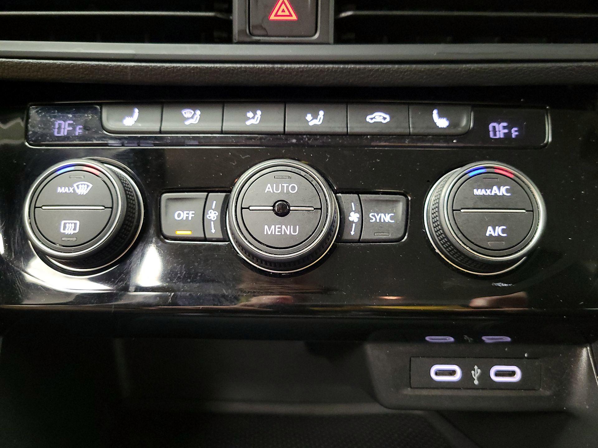 Thumbnail: 2024 Volkswagen Jetta - 16