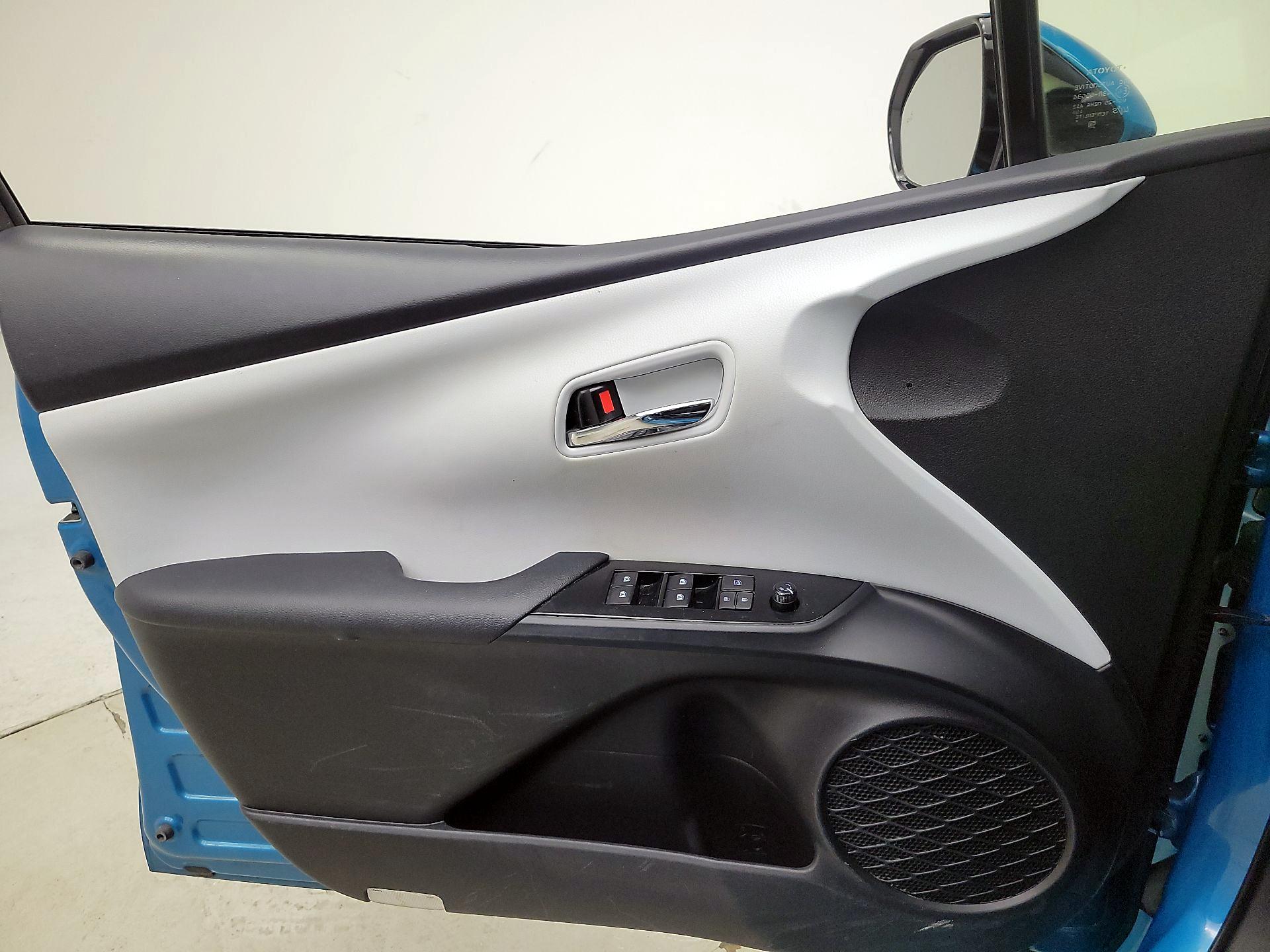 Thumbnail: 2017 Toyota Prius Prime - 12