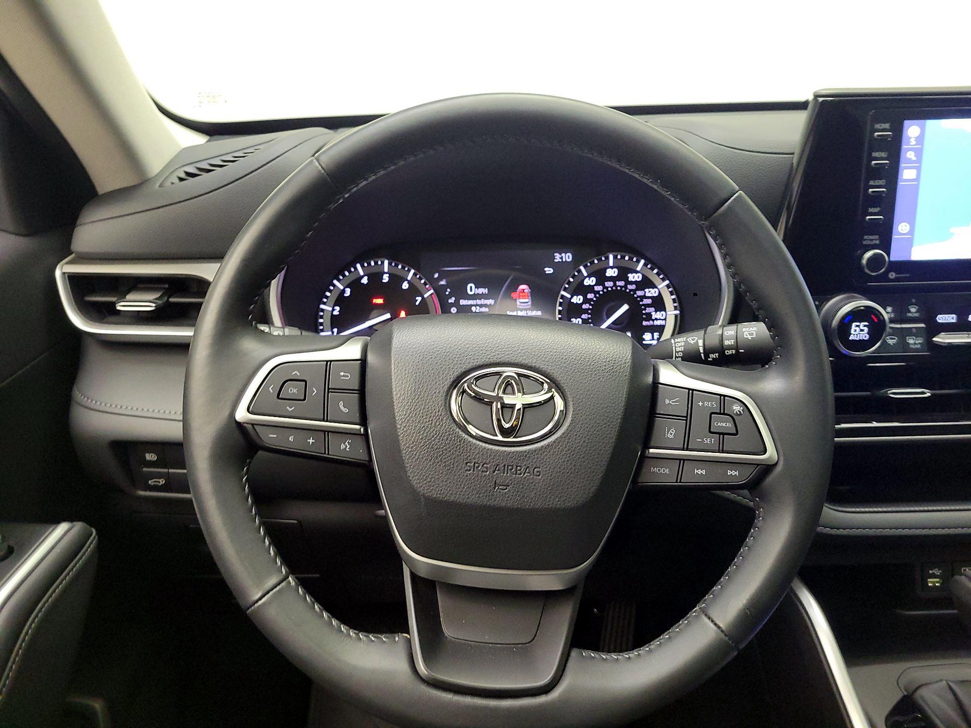 Thumbnail: 2022 Toyota Highlander - 10