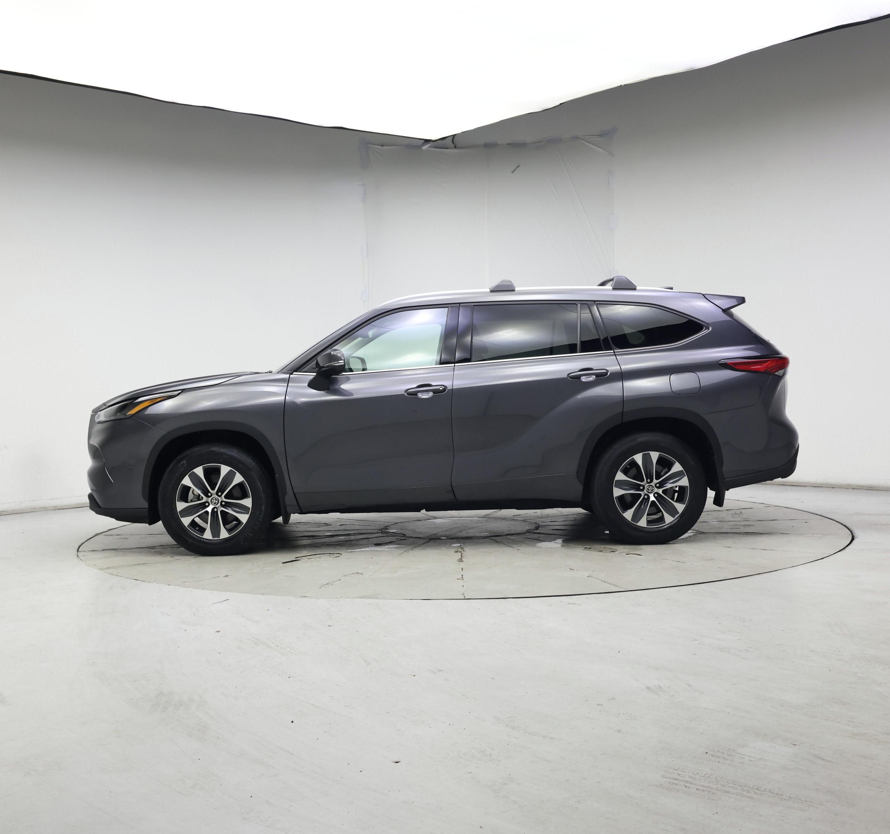 Thumbnail: 2022 Toyota Highlander - 3