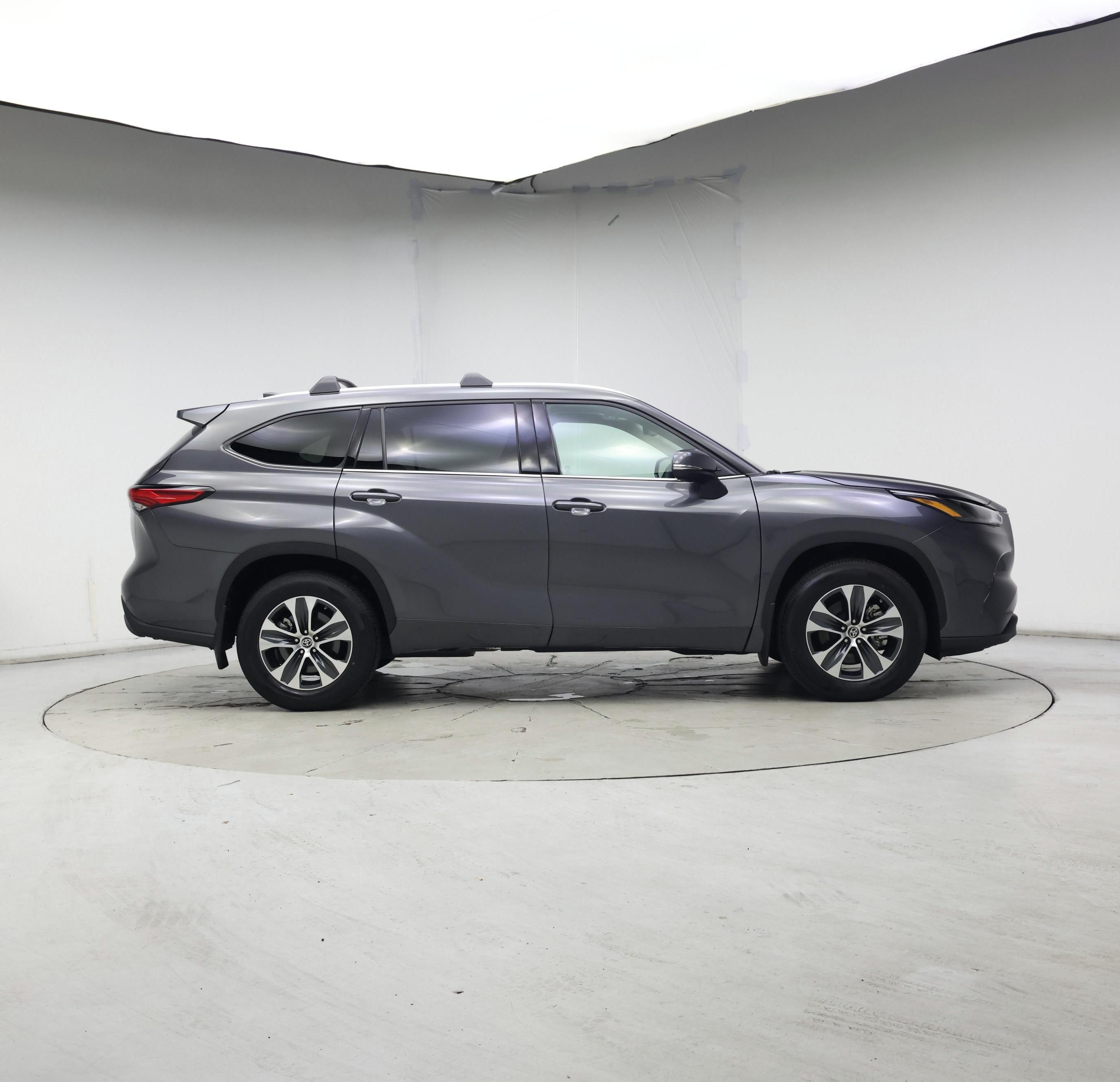 Thumbnail: 2022 Toyota Highlander - 7