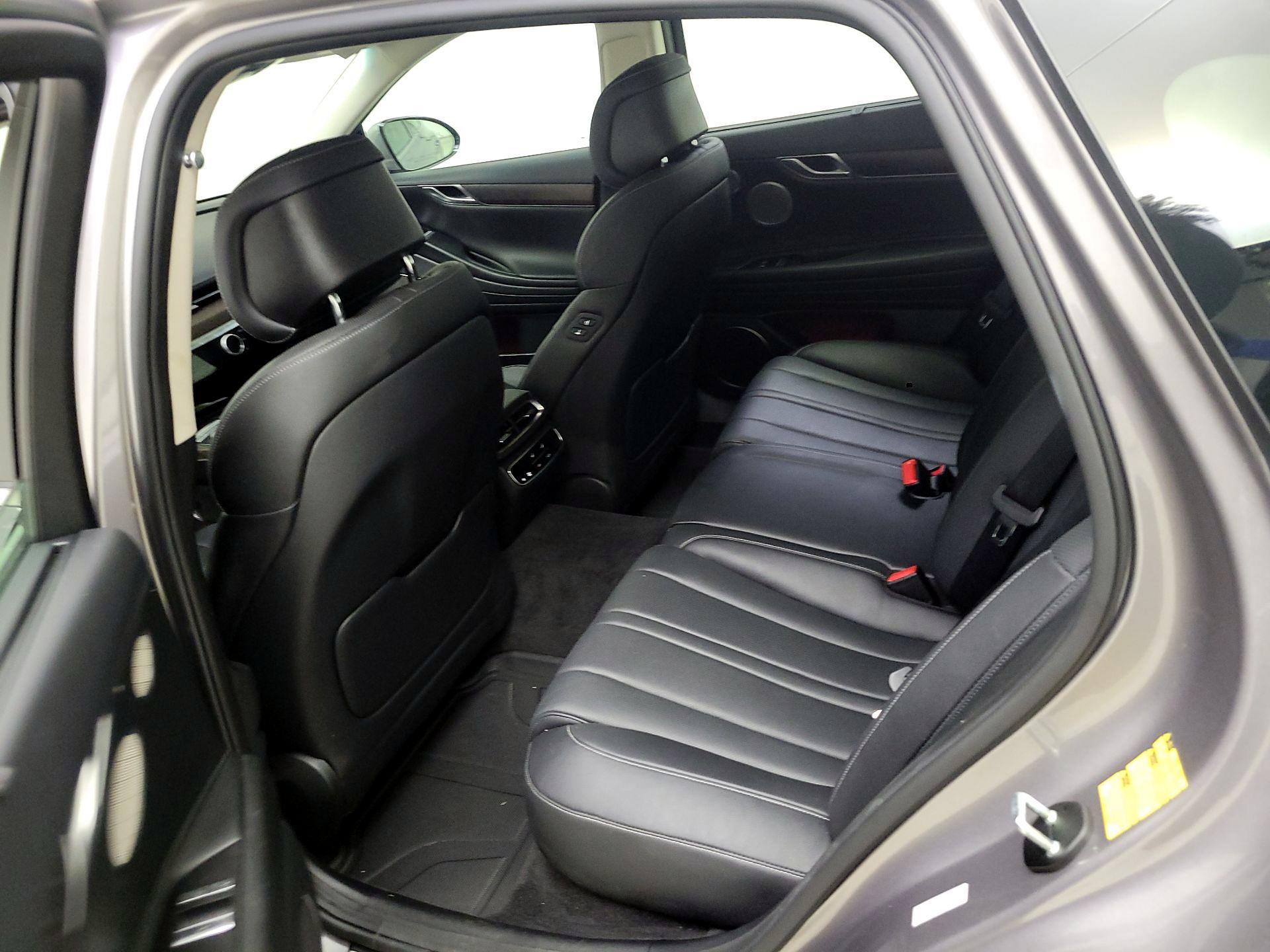 Thumbnail: 2022 Genesis G80 - 19