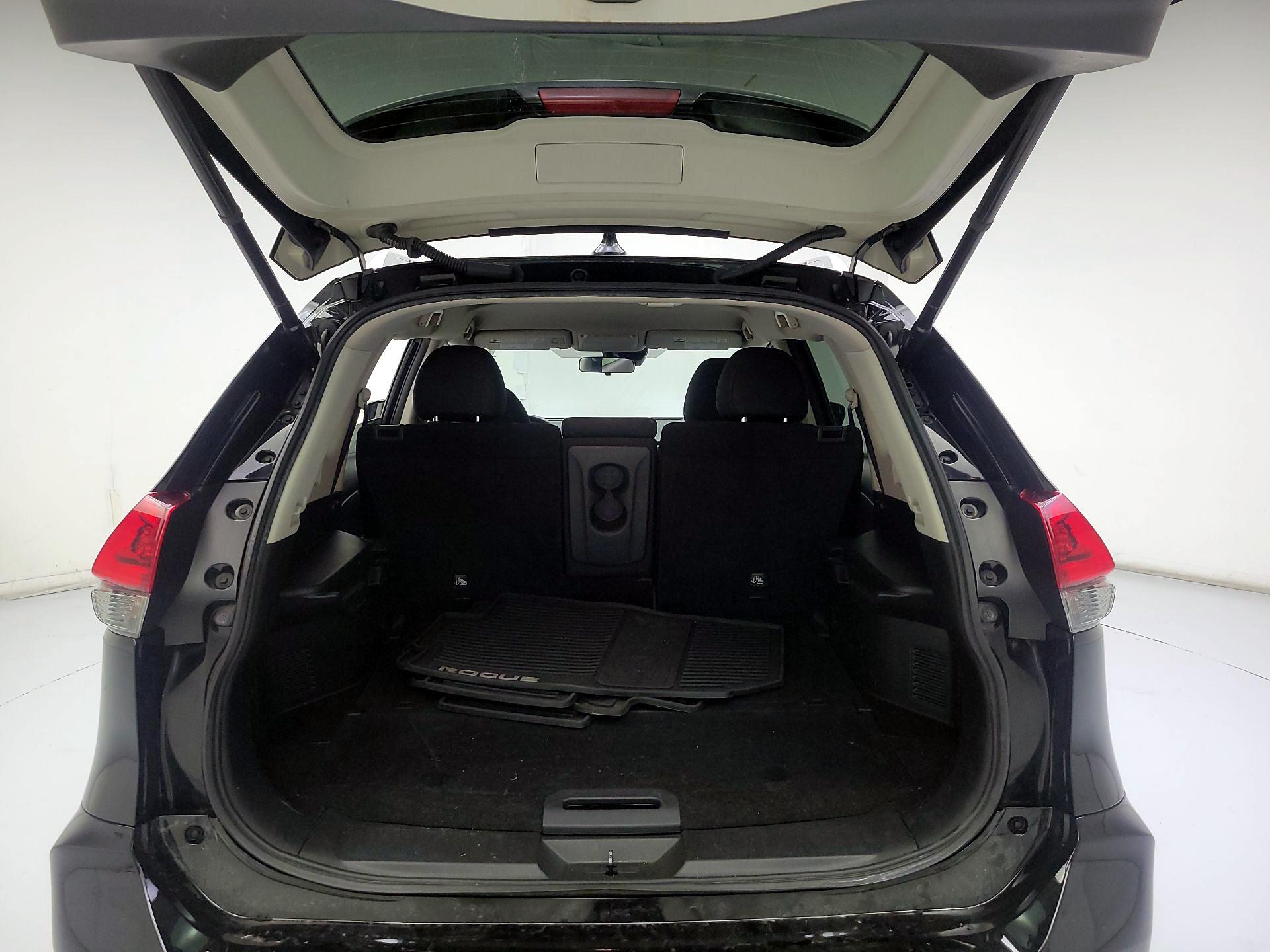 Thumbnail: 2019 Nissan Rogue - 18