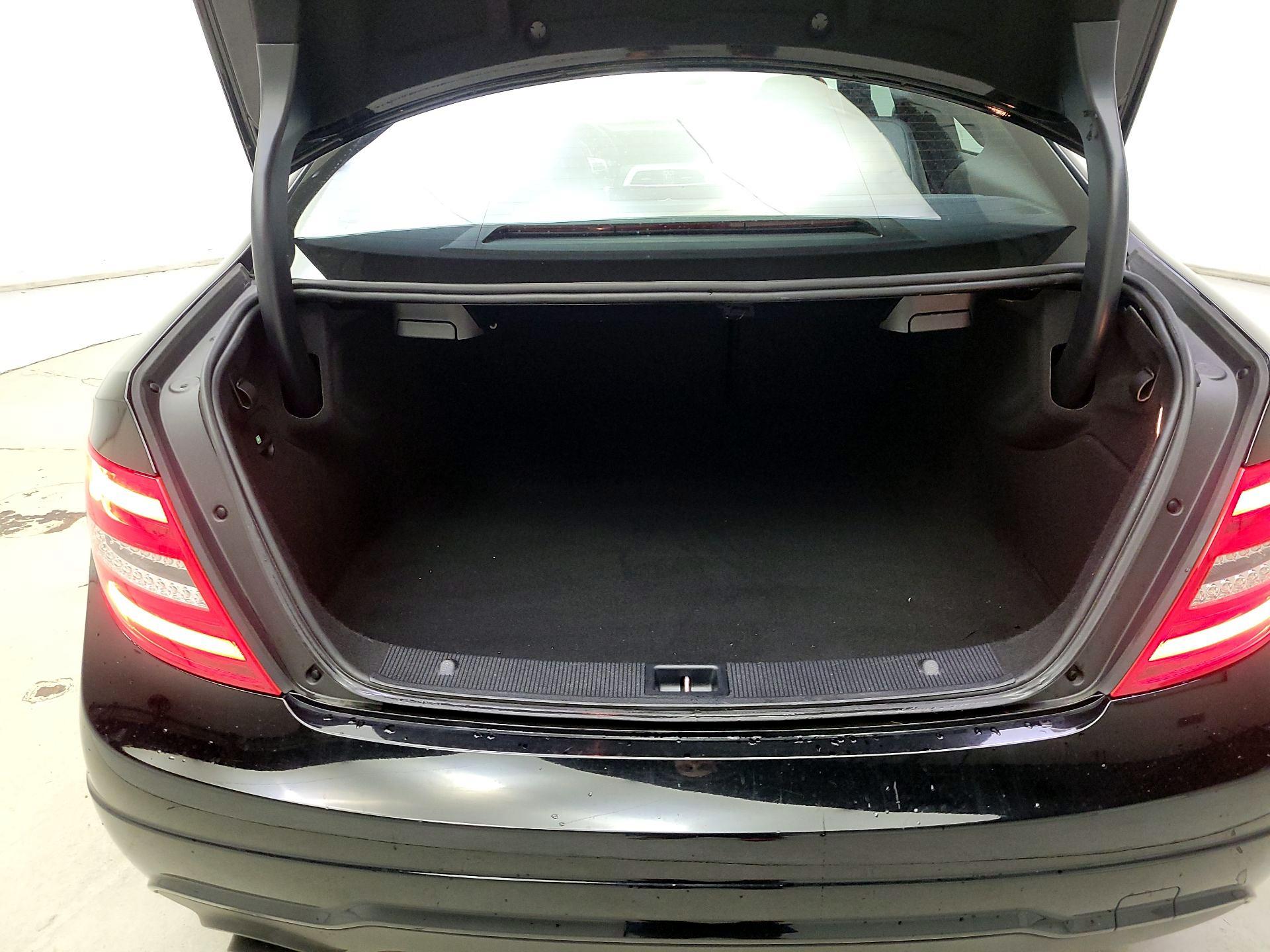 Thumbnail: 2015 Mercedes-Benz C-Class - 18