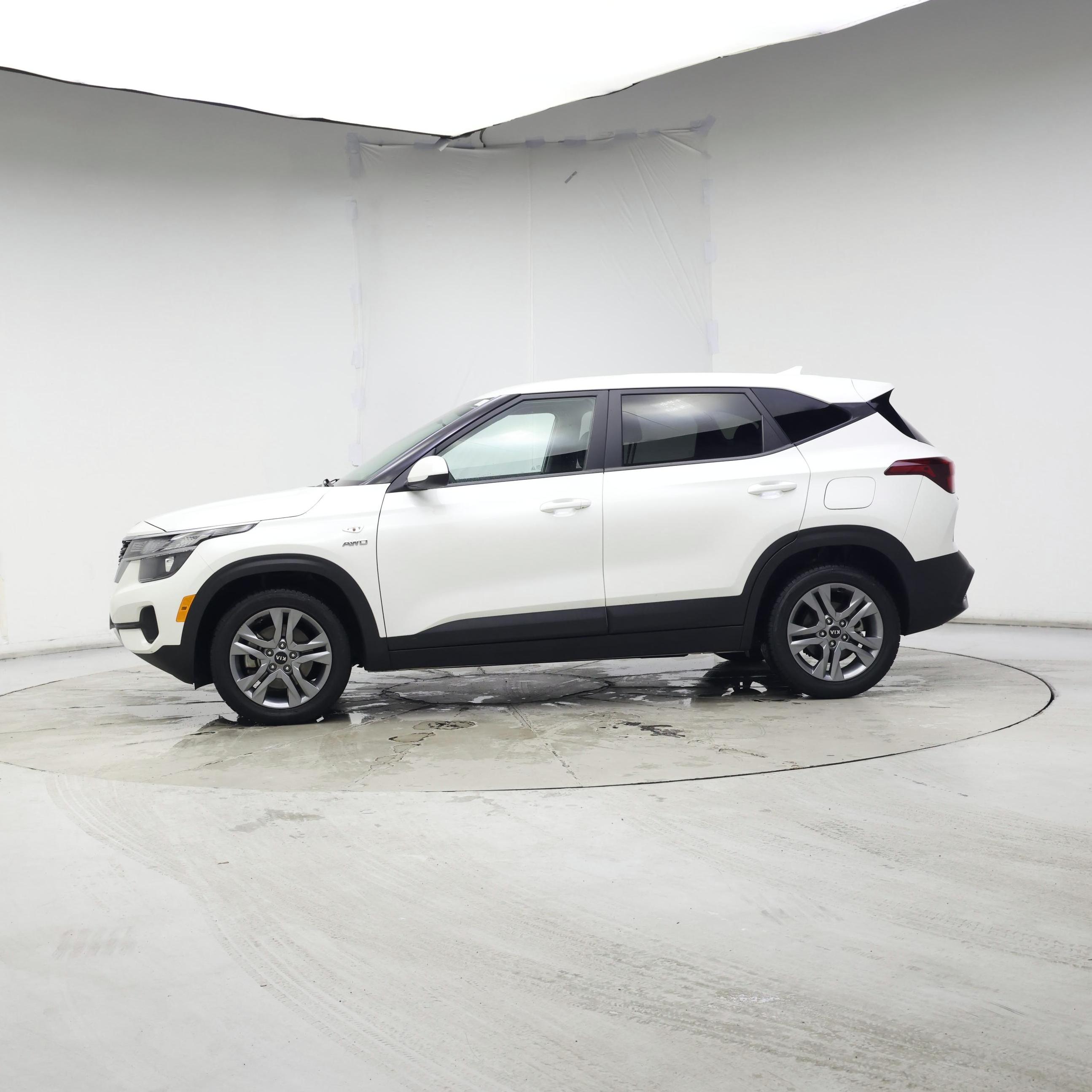 Thumbnail: 2021 Kia Seltos - 3