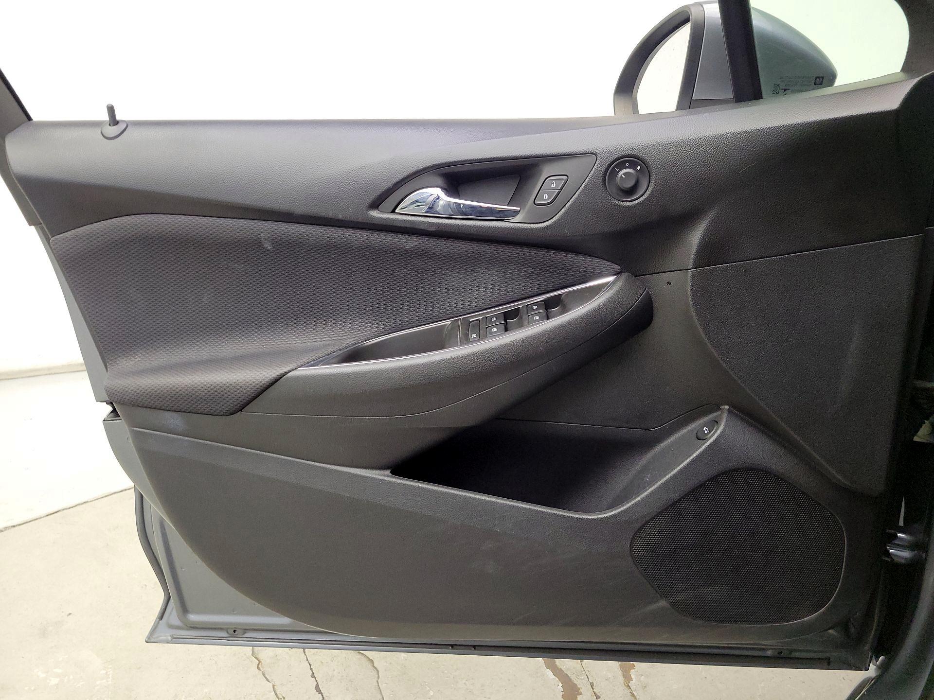 Thumbnail: 2019 Chevrolet Cruze - 12