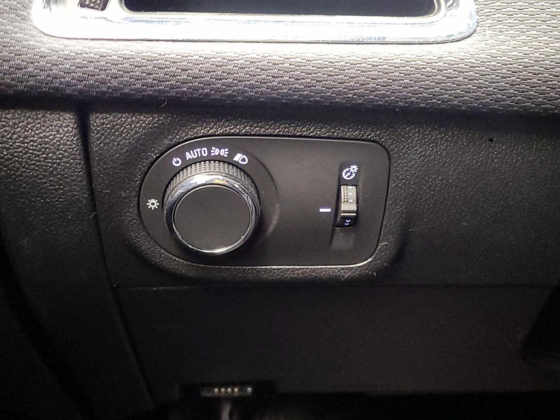 Thumbnail: 2019 Chevrolet Cruze - 13