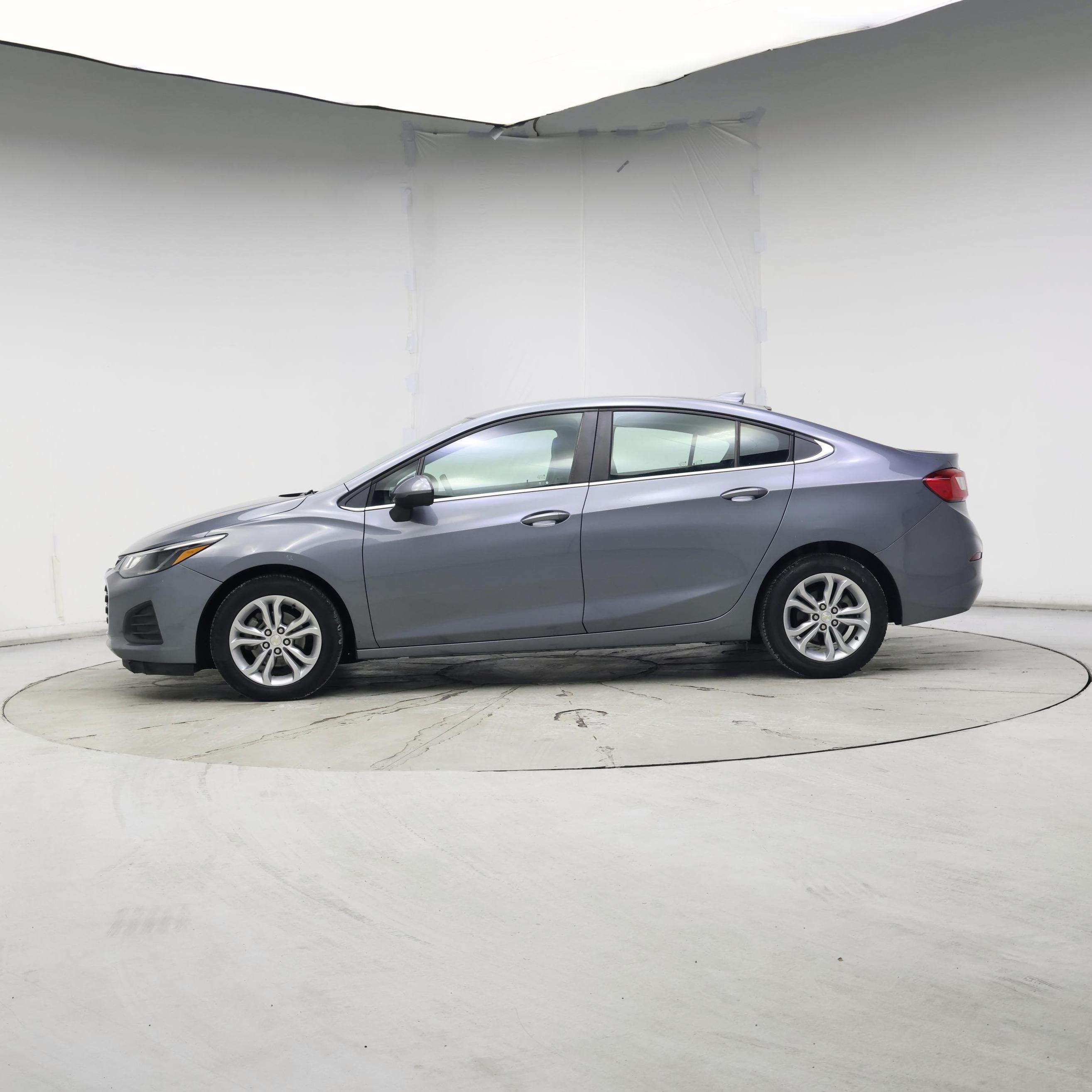 Thumbnail: 2019 Chevrolet Cruze - 3