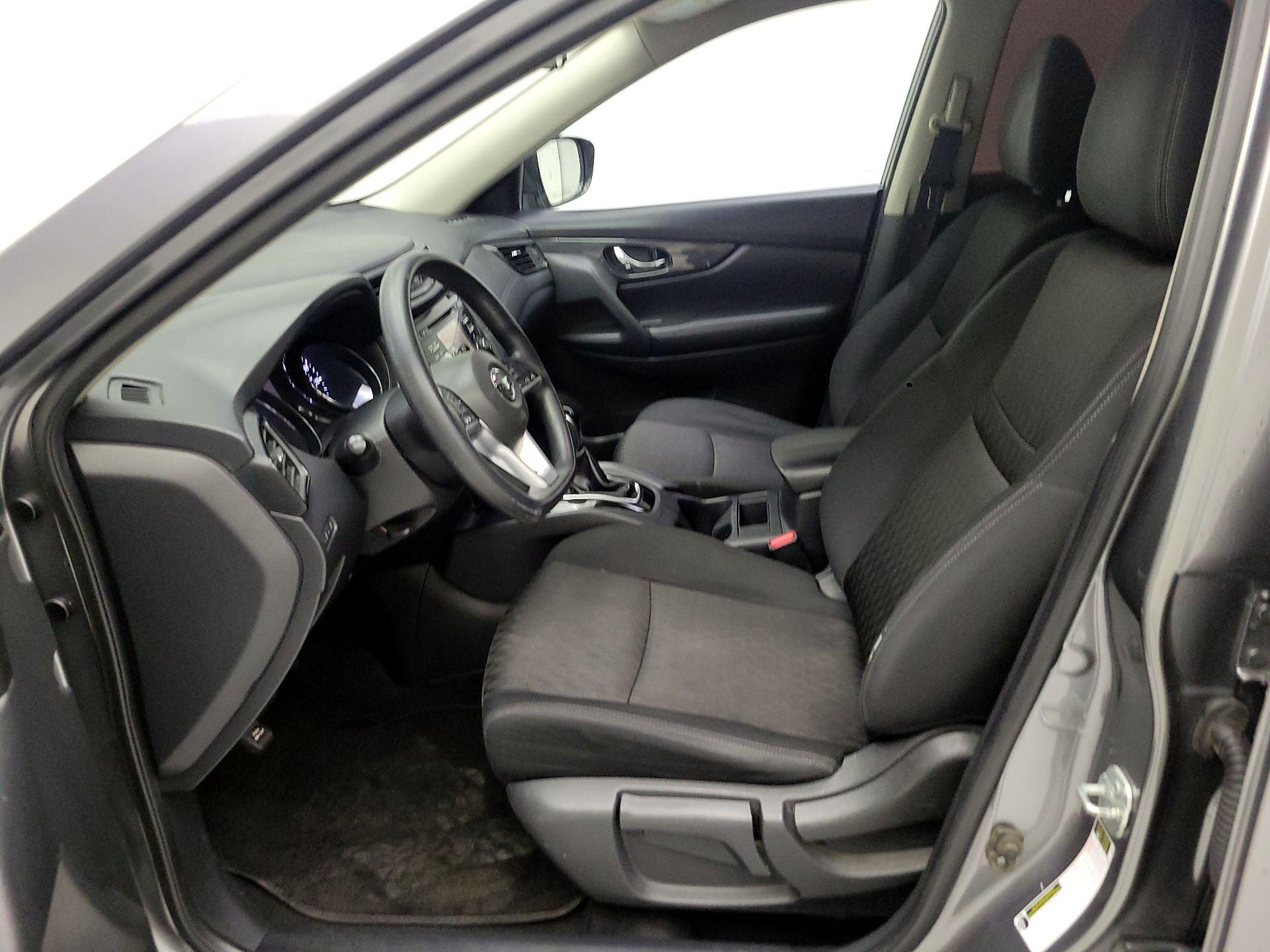 Thumbnail: 2017 Nissan Rogue - 9