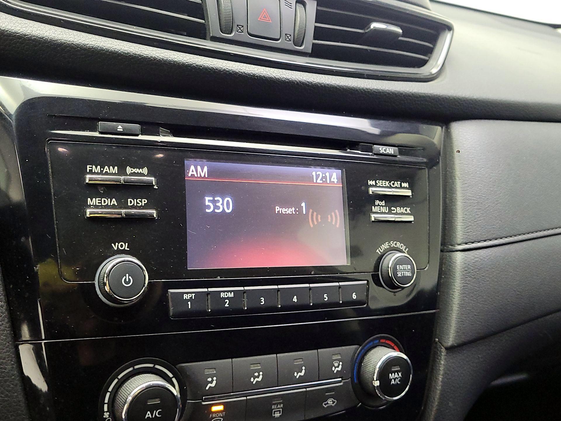 Thumbnail: 2017 Nissan Rogue - 13