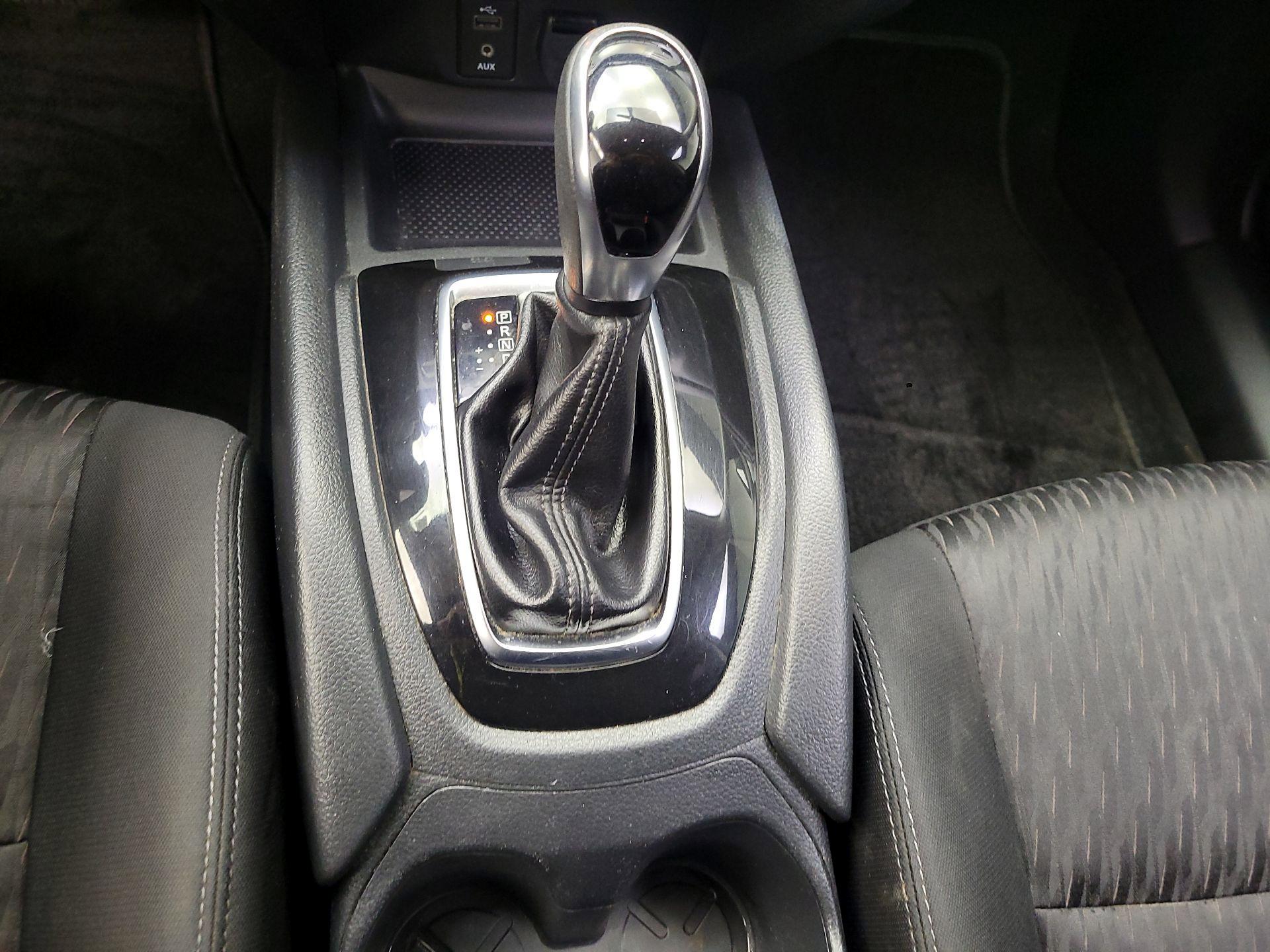 Thumbnail: 2017 Nissan Rogue - 15