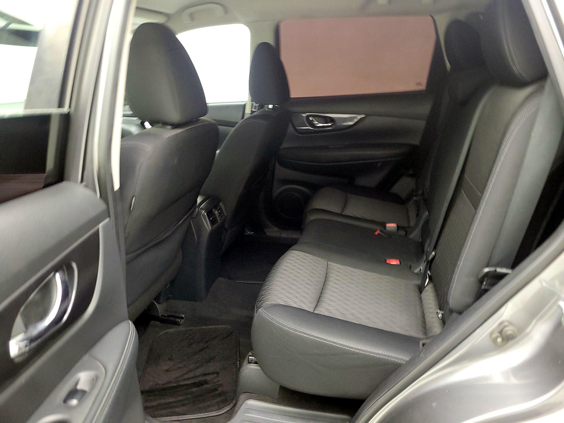 Thumbnail: 2017 Nissan Rogue - 17