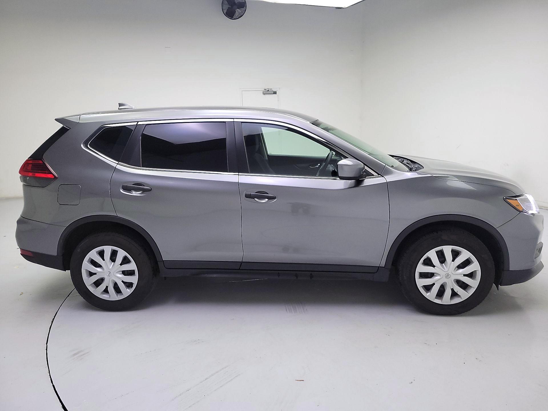 Thumbnail: 2017 Nissan Rogue - 4