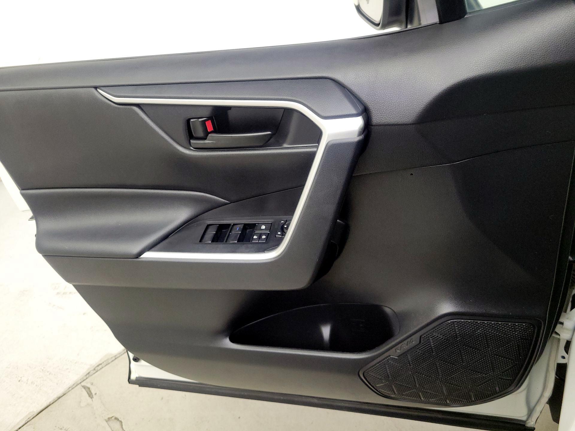 Thumbnail: 2022 Toyota RAV4 - 12