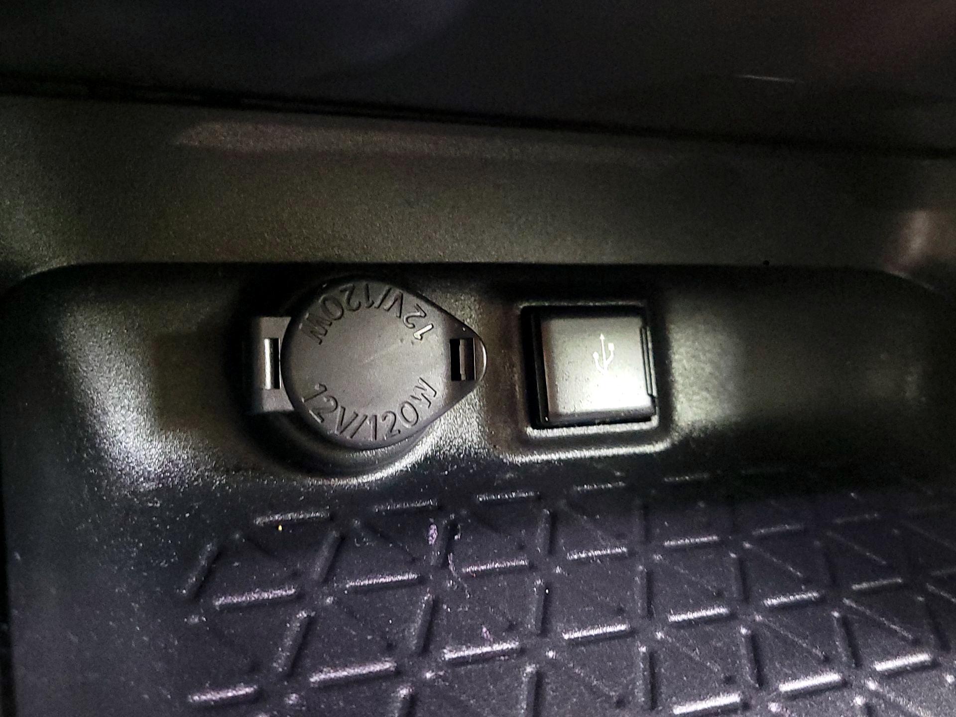 Thumbnail: 2022 Toyota RAV4 - 18