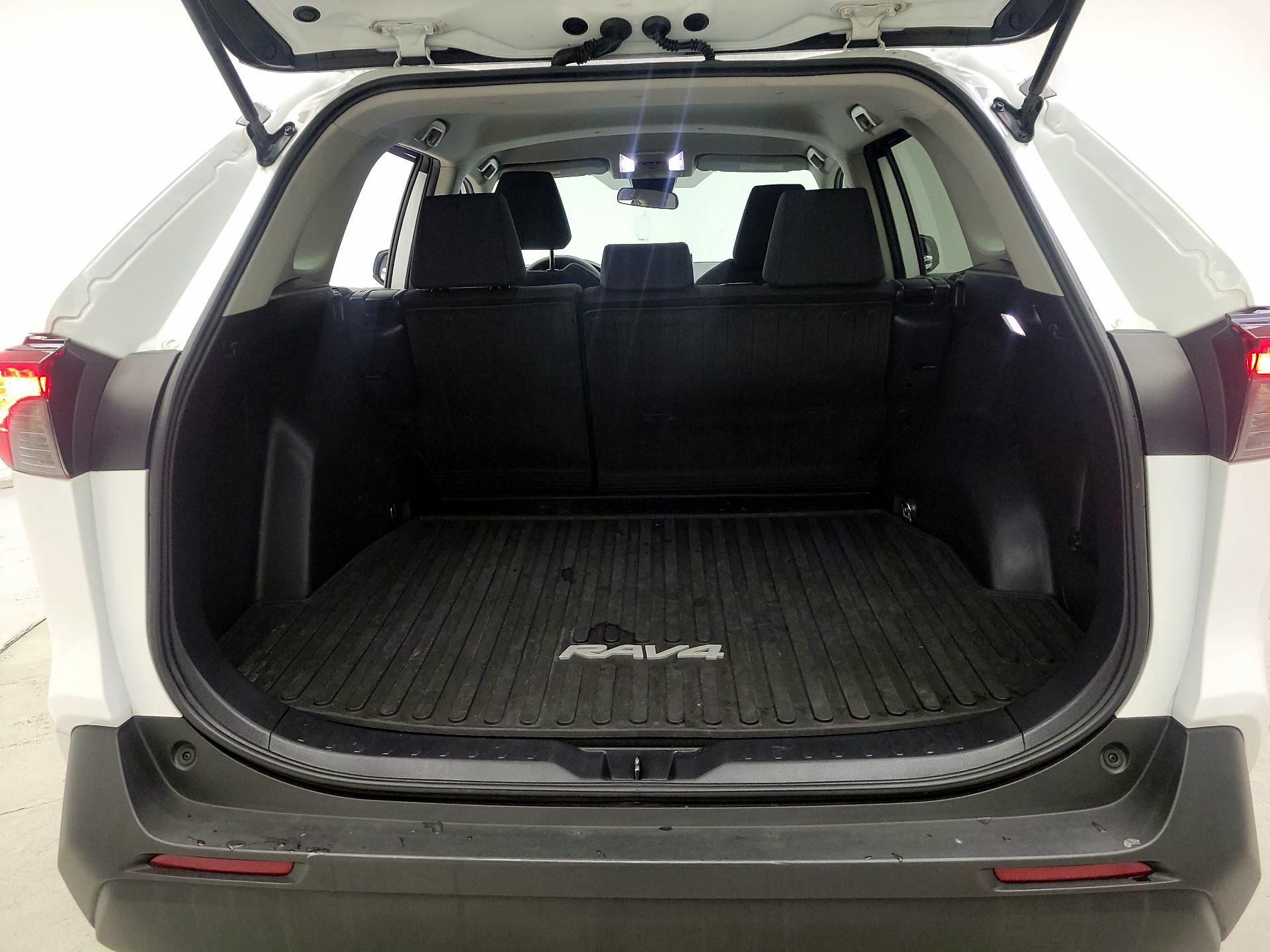 Thumbnail: 2022 Toyota RAV4 - 20