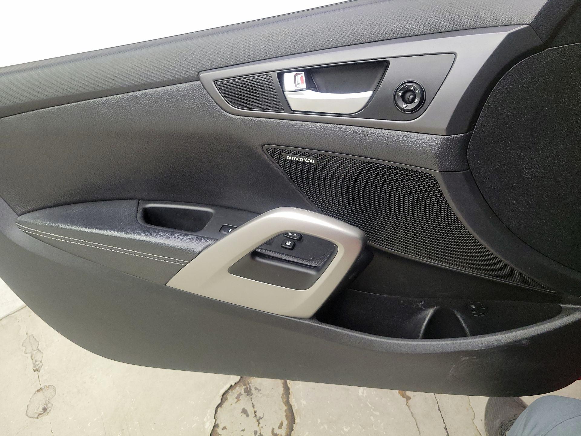 Thumbnail: 2017 Hyundai Veloster - 12